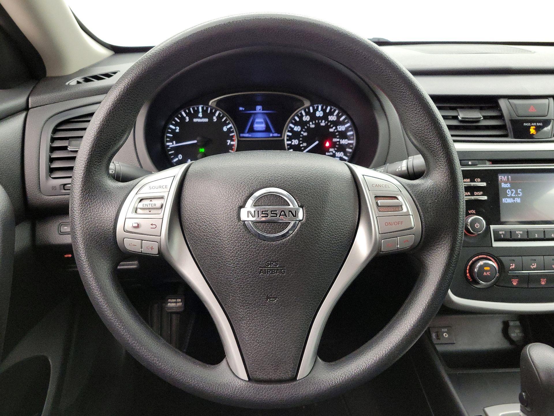 Thumbnail: 2016 Nissan Altima - 10
