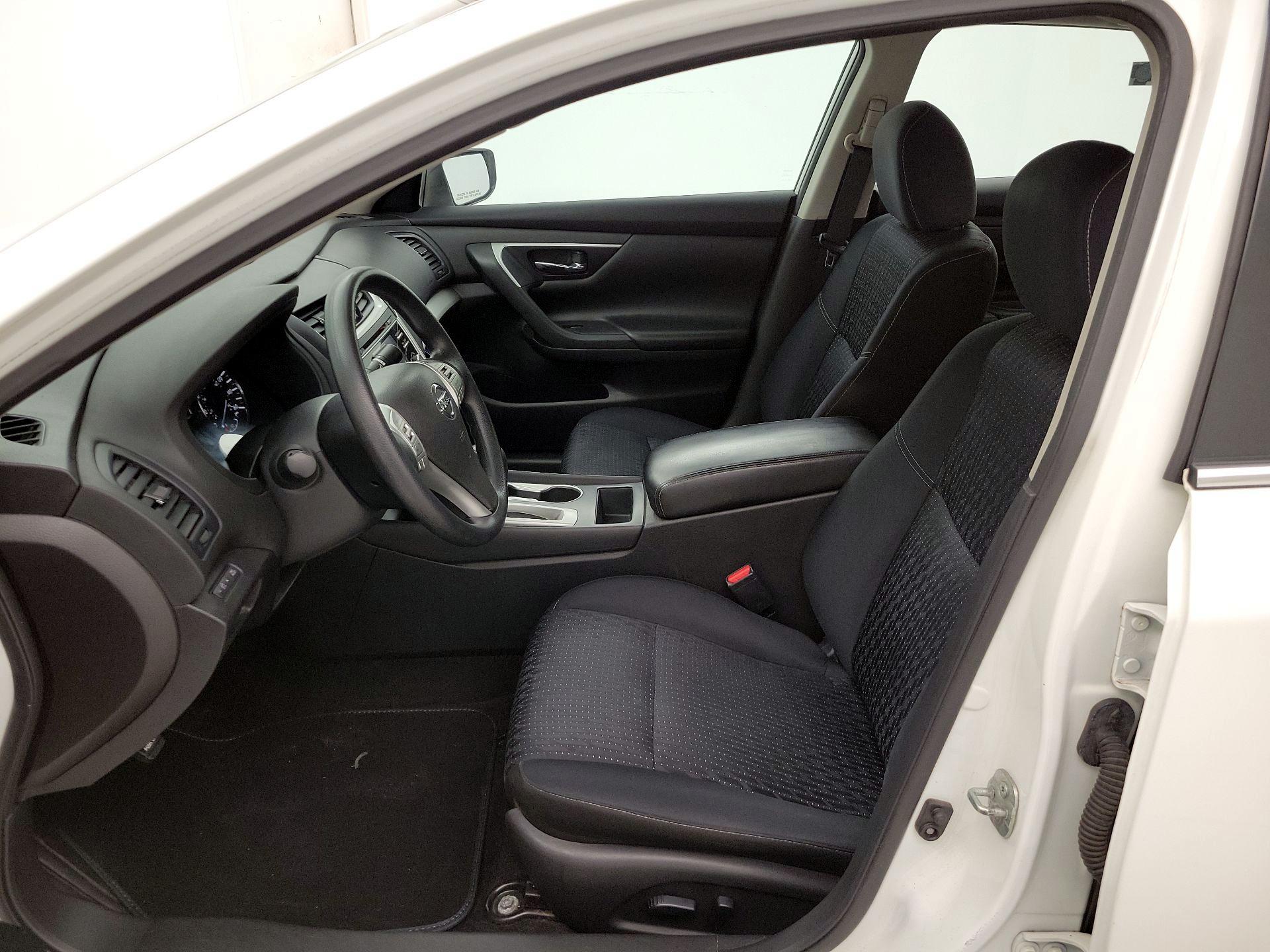 Thumbnail: 2016 Nissan Altima - 11