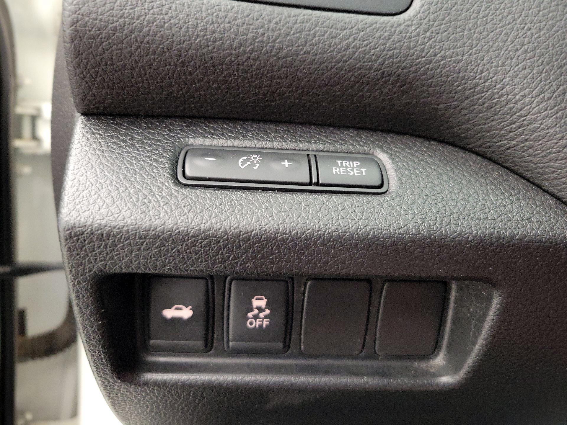 Thumbnail: 2016 Nissan Altima - 13