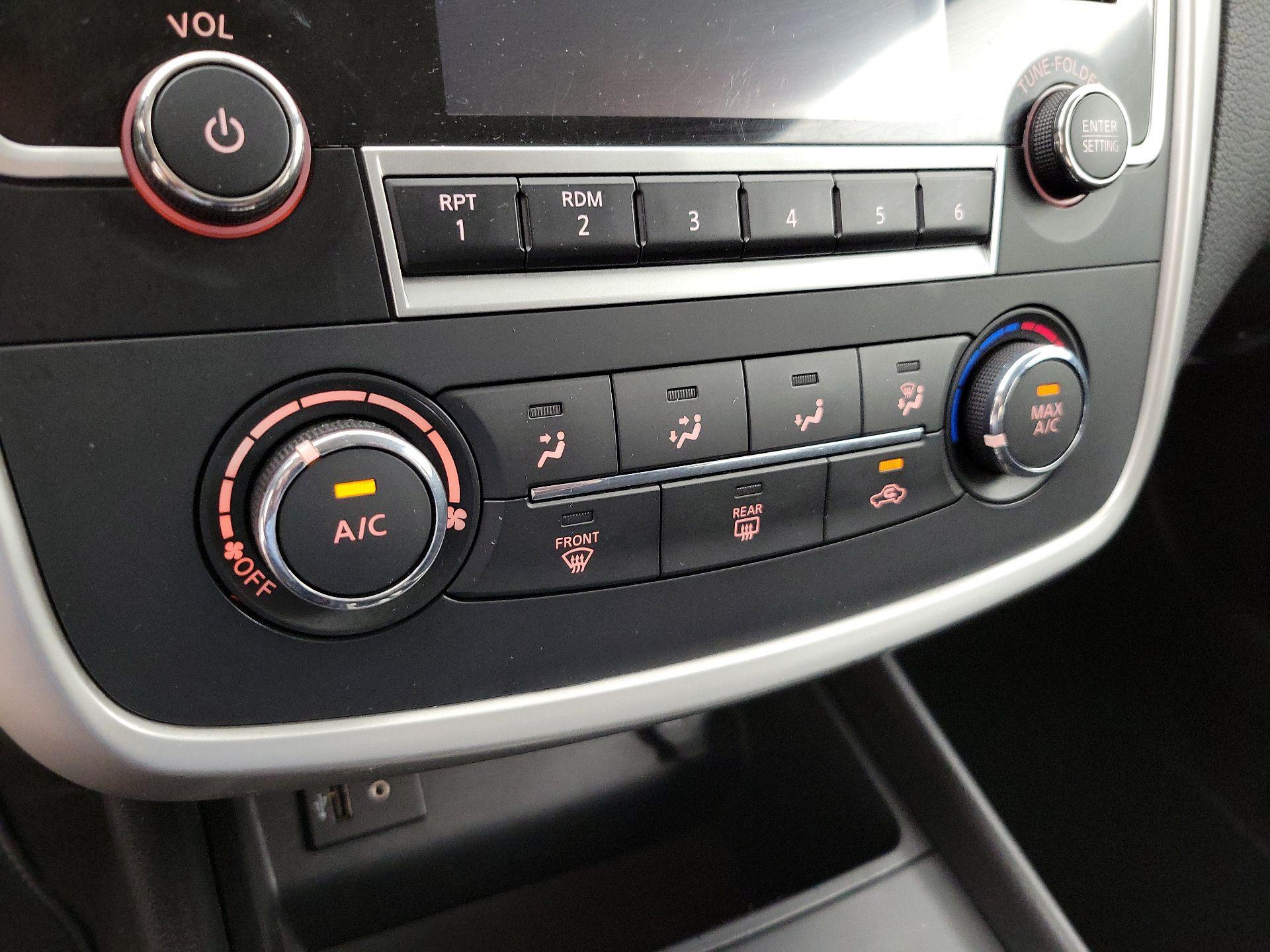 Thumbnail: 2016 Nissan Altima - 16