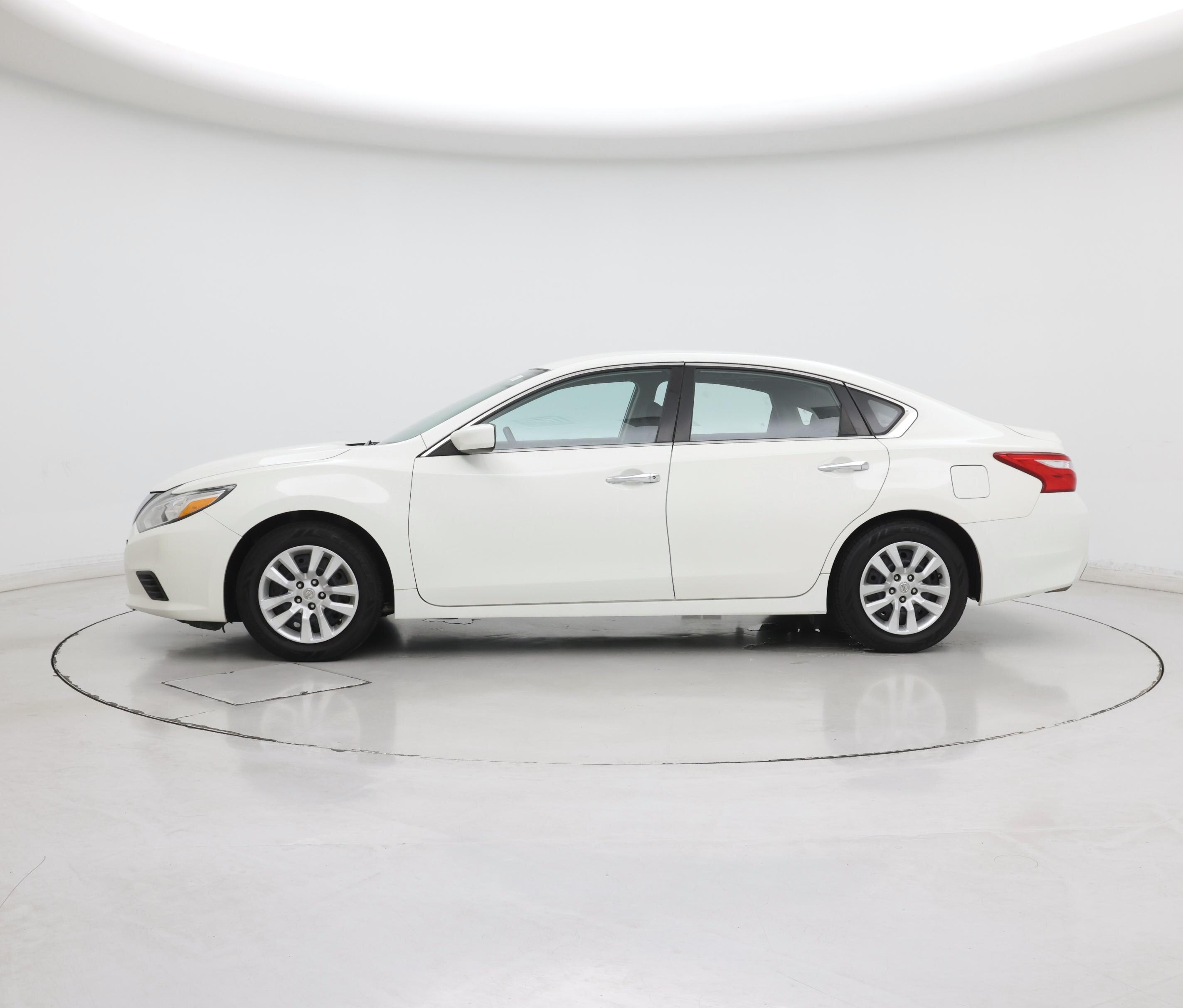 Thumbnail: 2016 Nissan Altima - 3