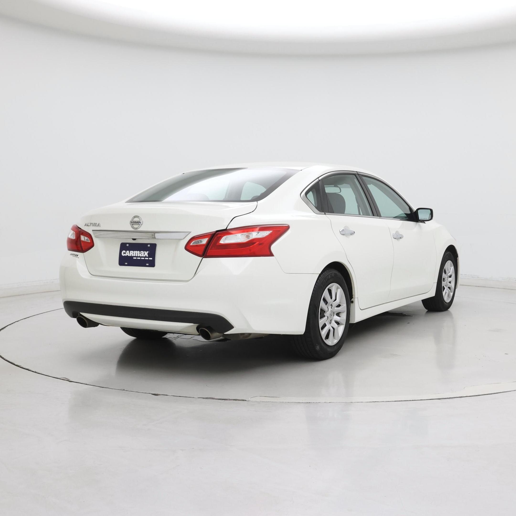 Thumbnail: 2016 Nissan Altima - 8
