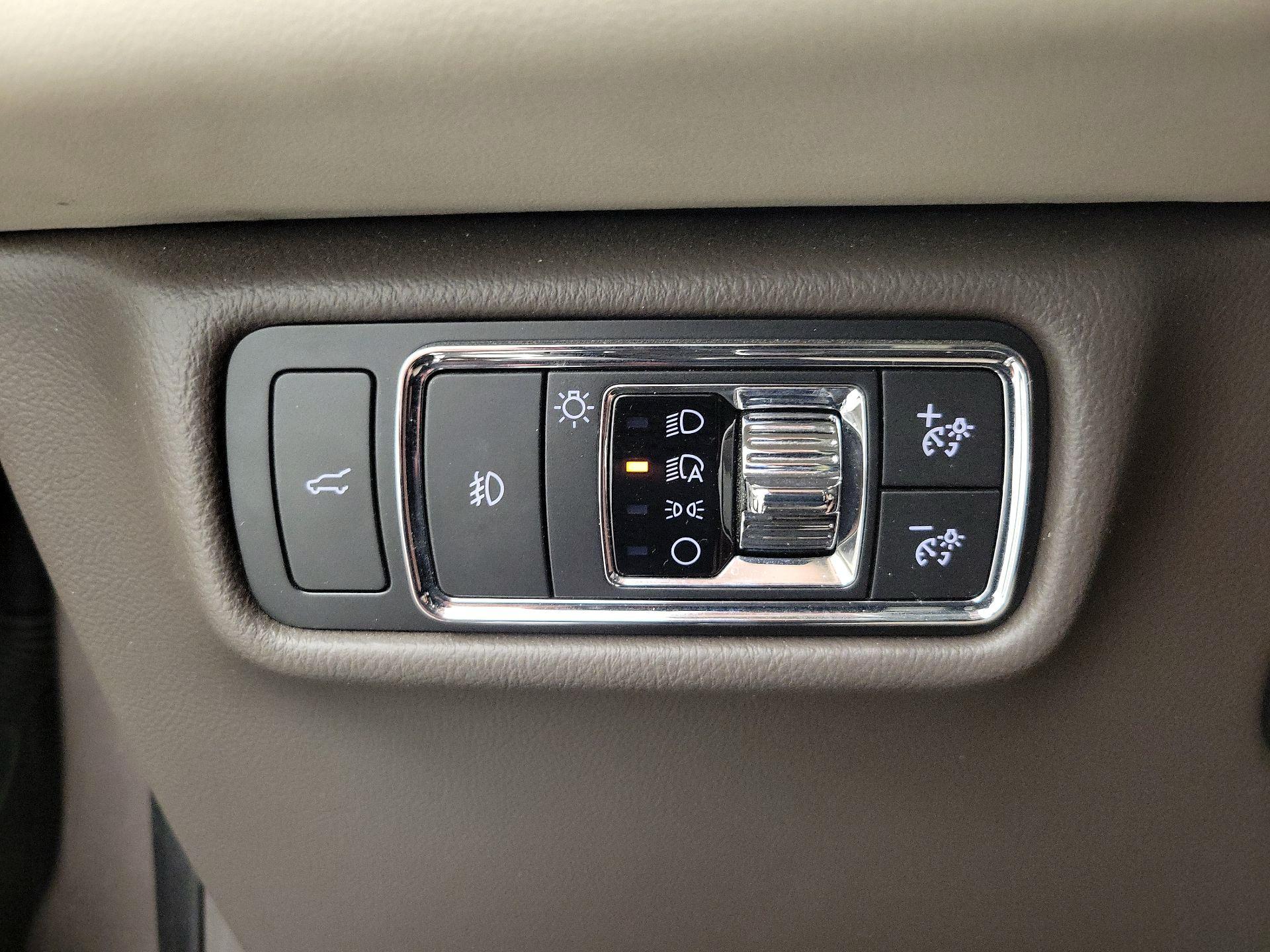 Thumbnail: 2020 Lincoln Aviator - 13