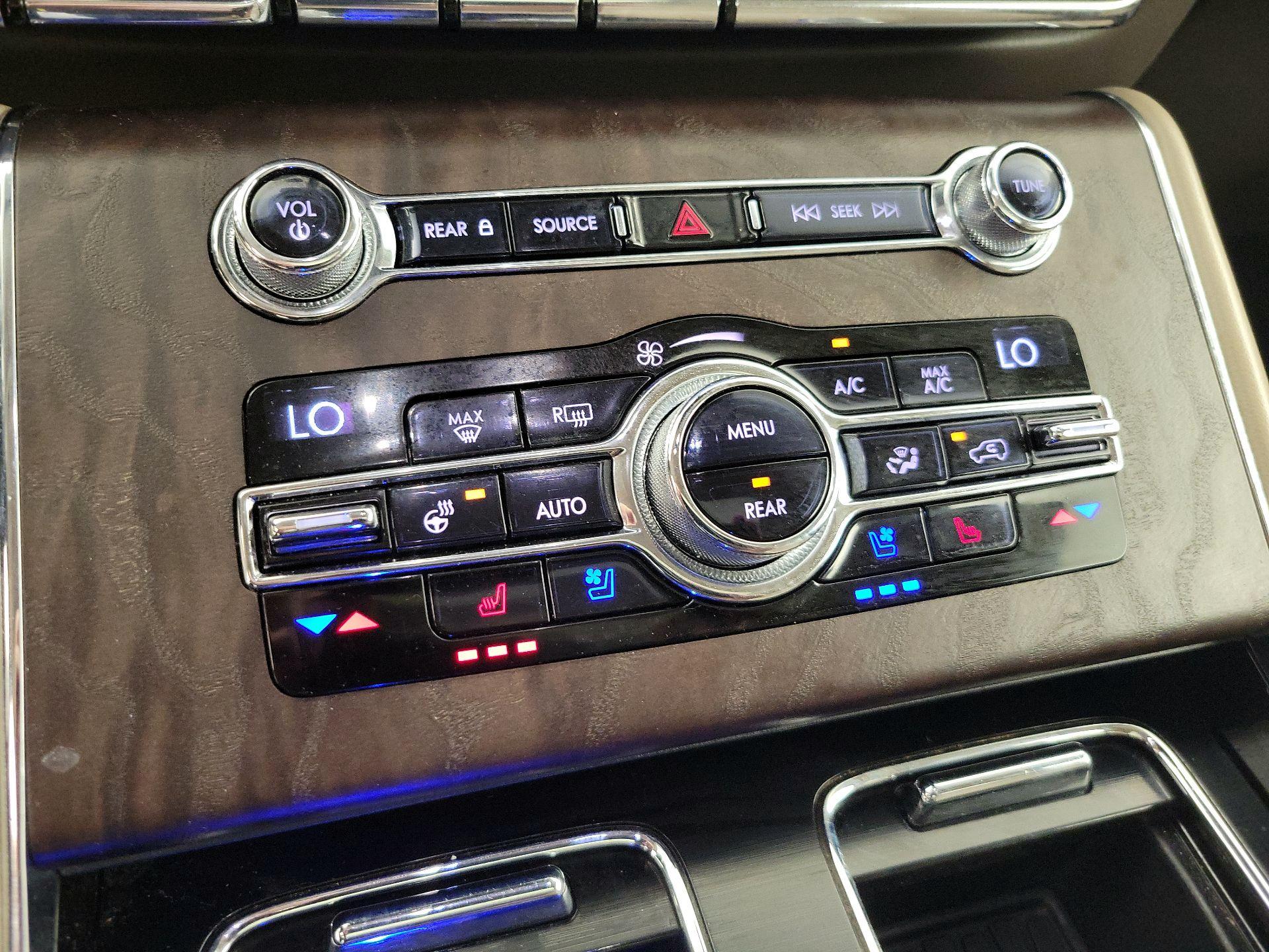 Thumbnail: 2020 Lincoln Aviator - 17