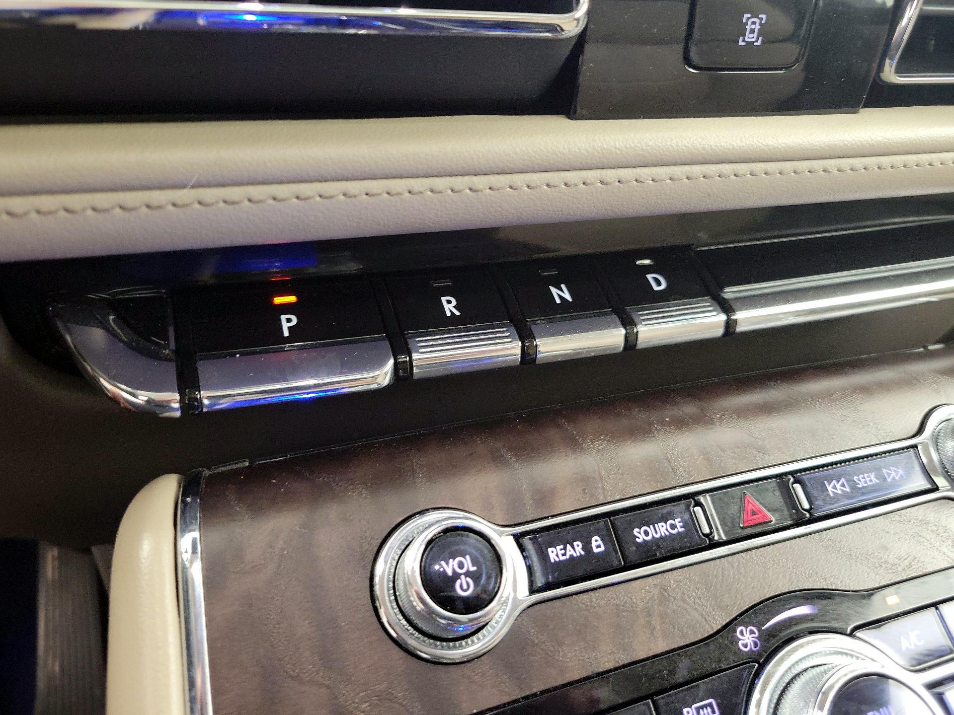 Thumbnail: 2020 Lincoln Aviator - 18