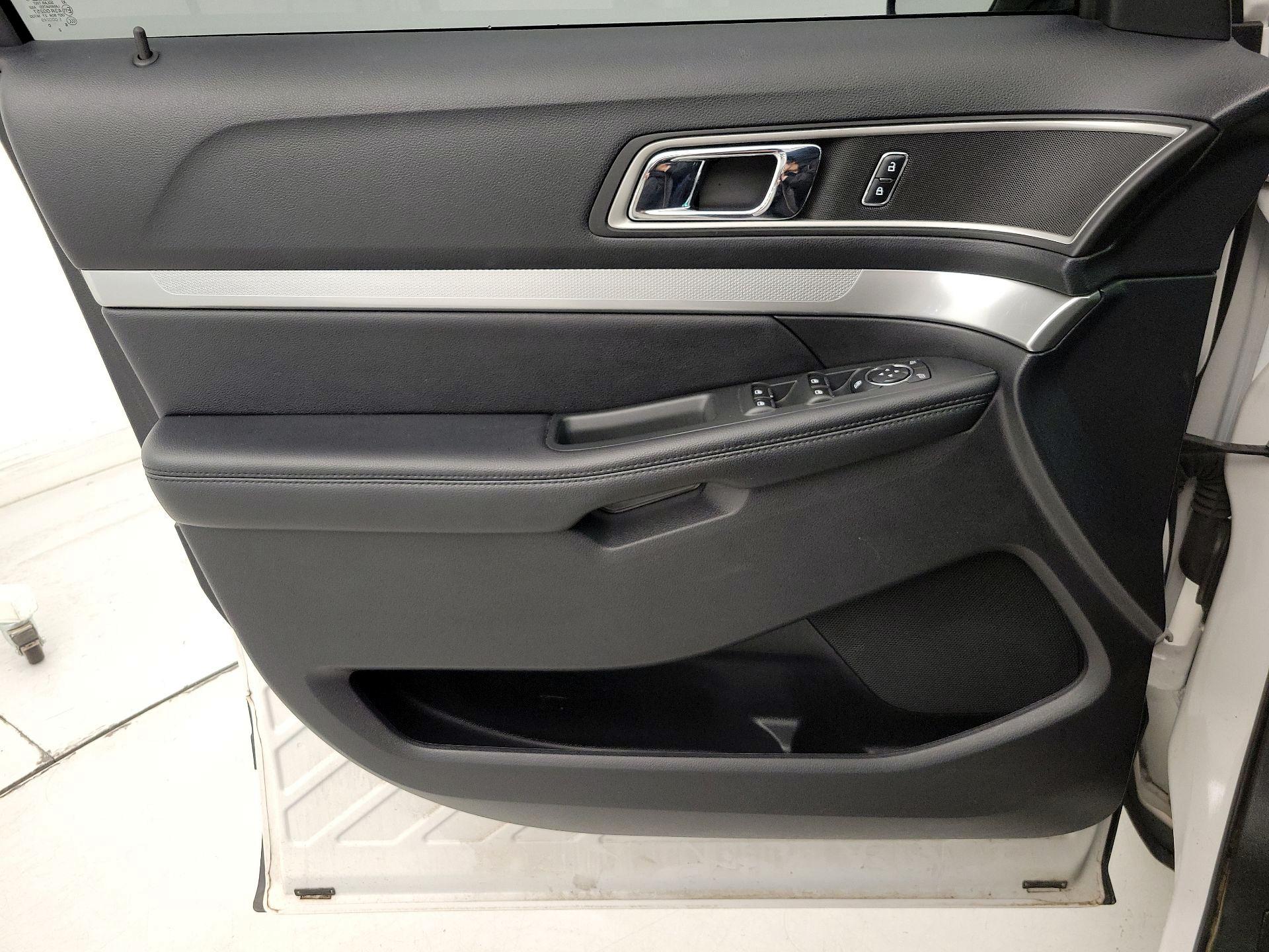 Thumbnail: 2016 Ford Explorer - 12