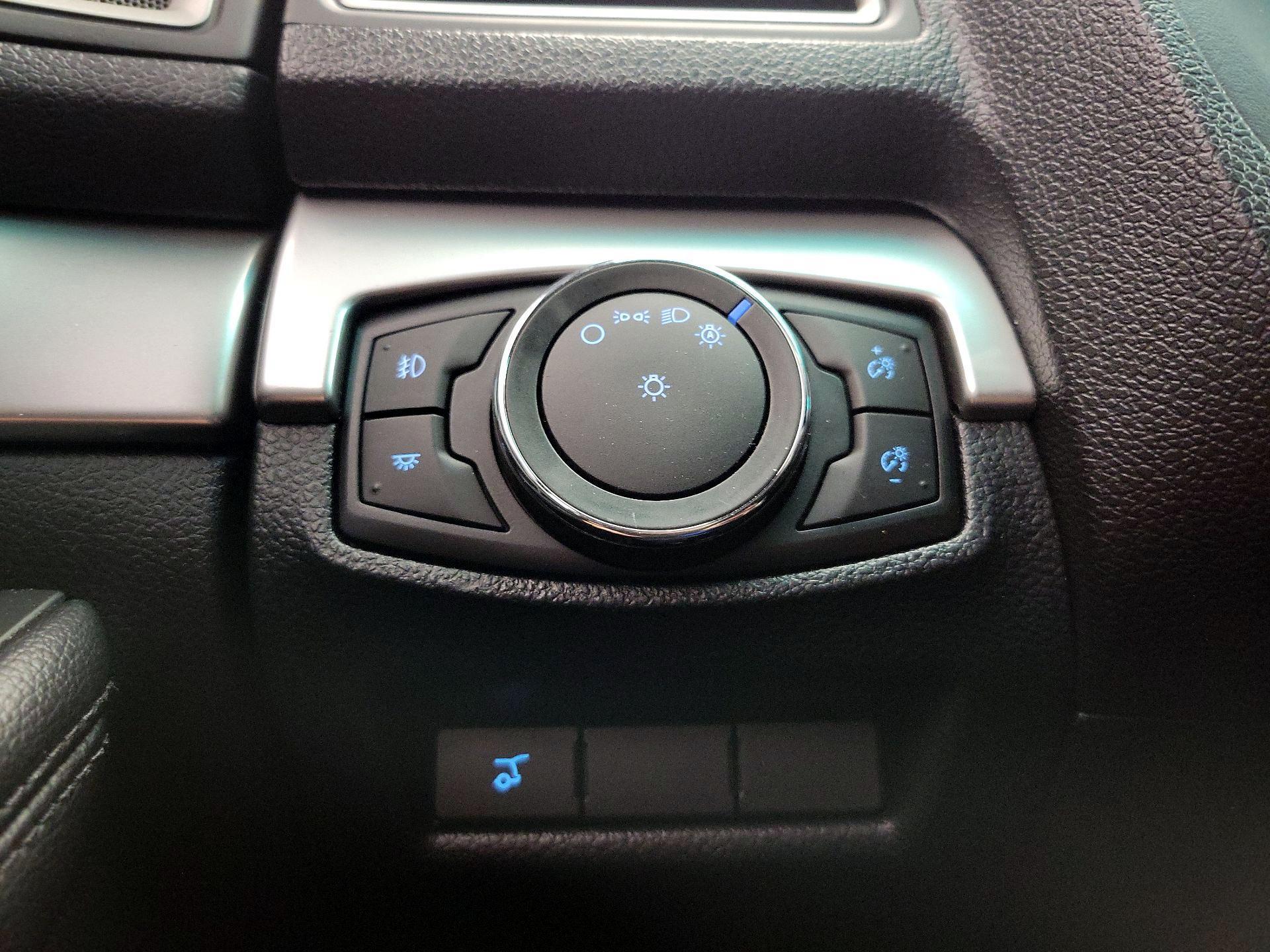 Thumbnail: 2016 Ford Explorer - 13