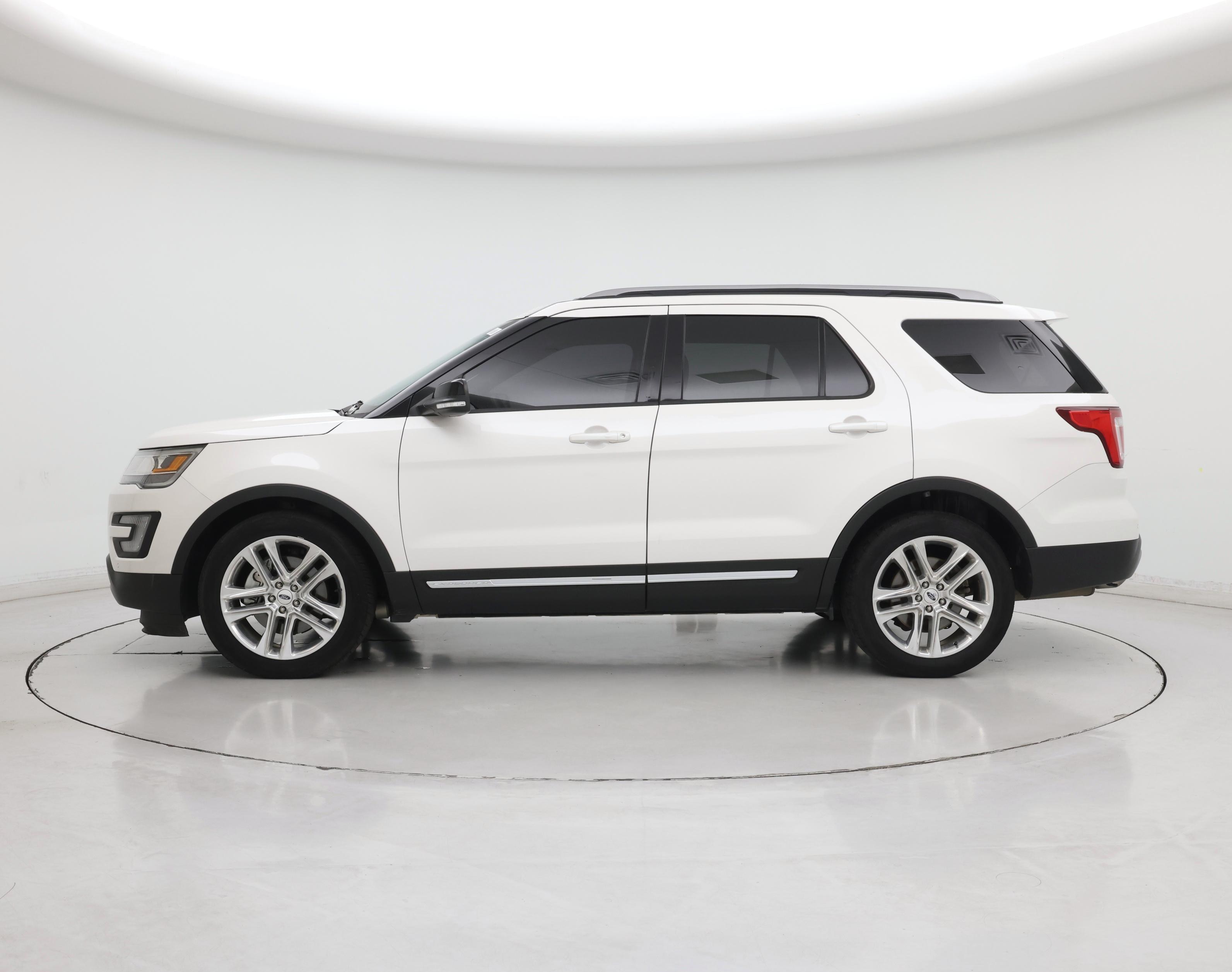 Thumbnail: 2016 Ford Explorer - 3