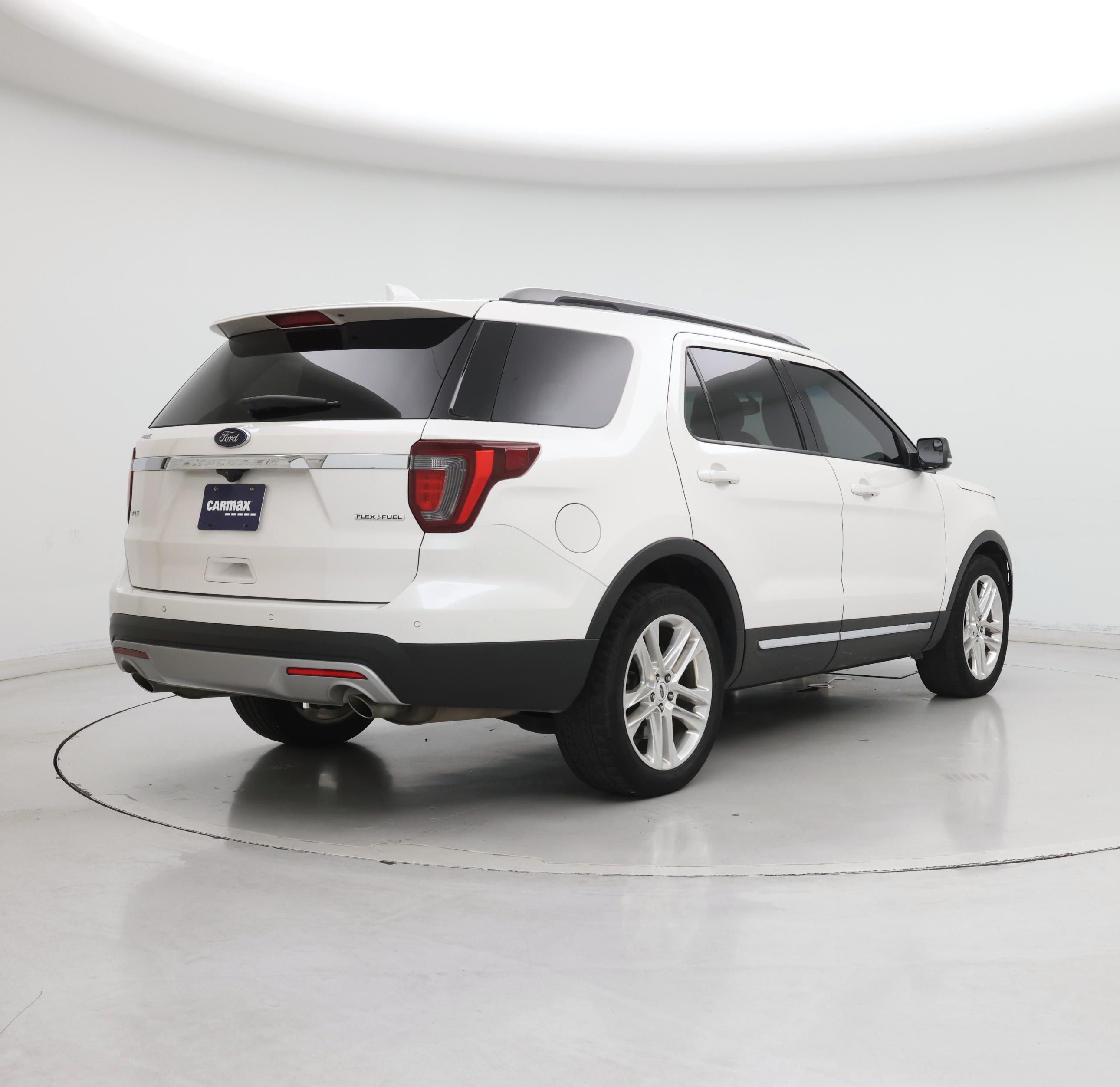 Thumbnail: 2016 Ford Explorer - 8