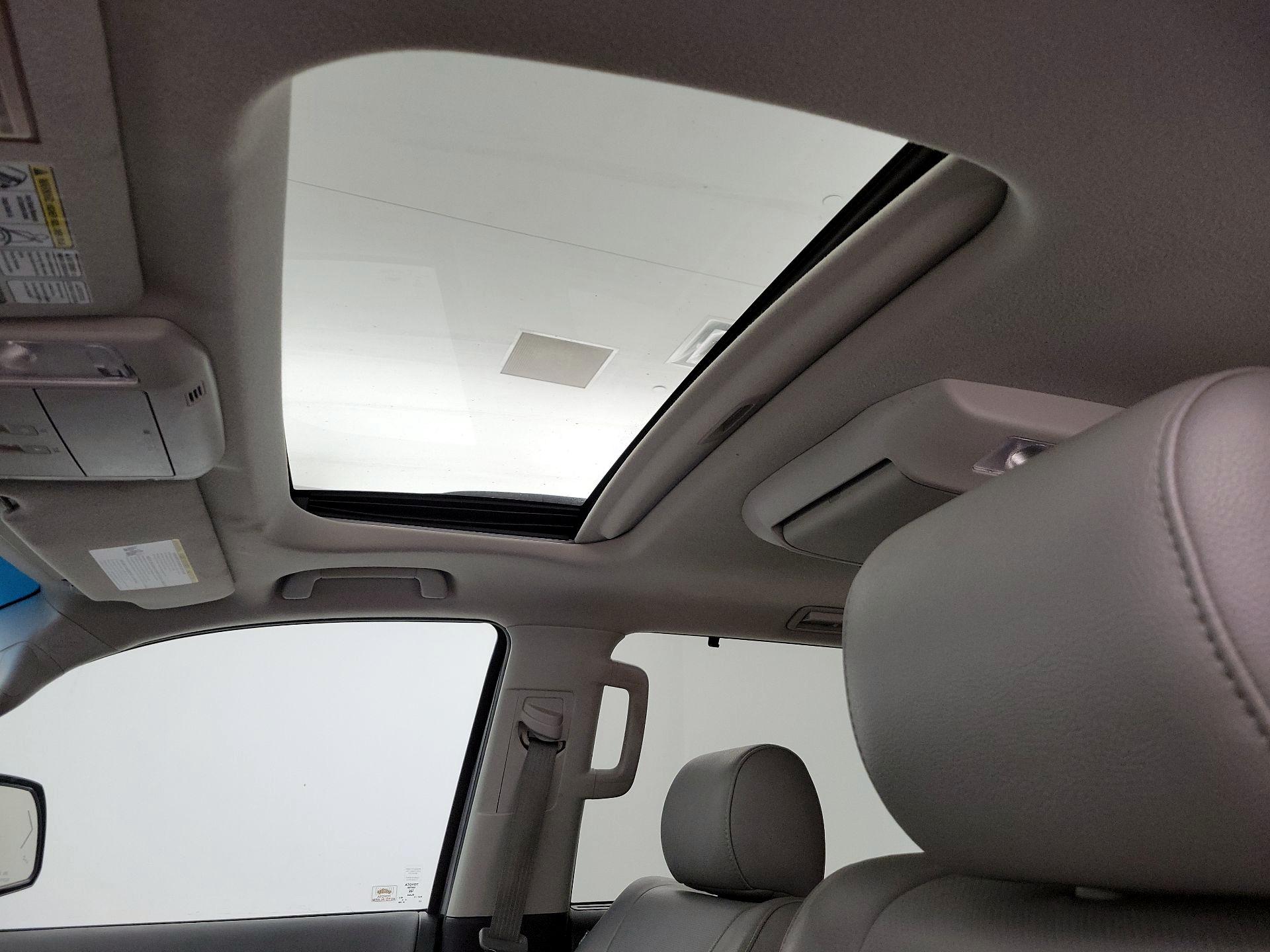 Thumbnail: 2013 Toyota Sequoia - 20