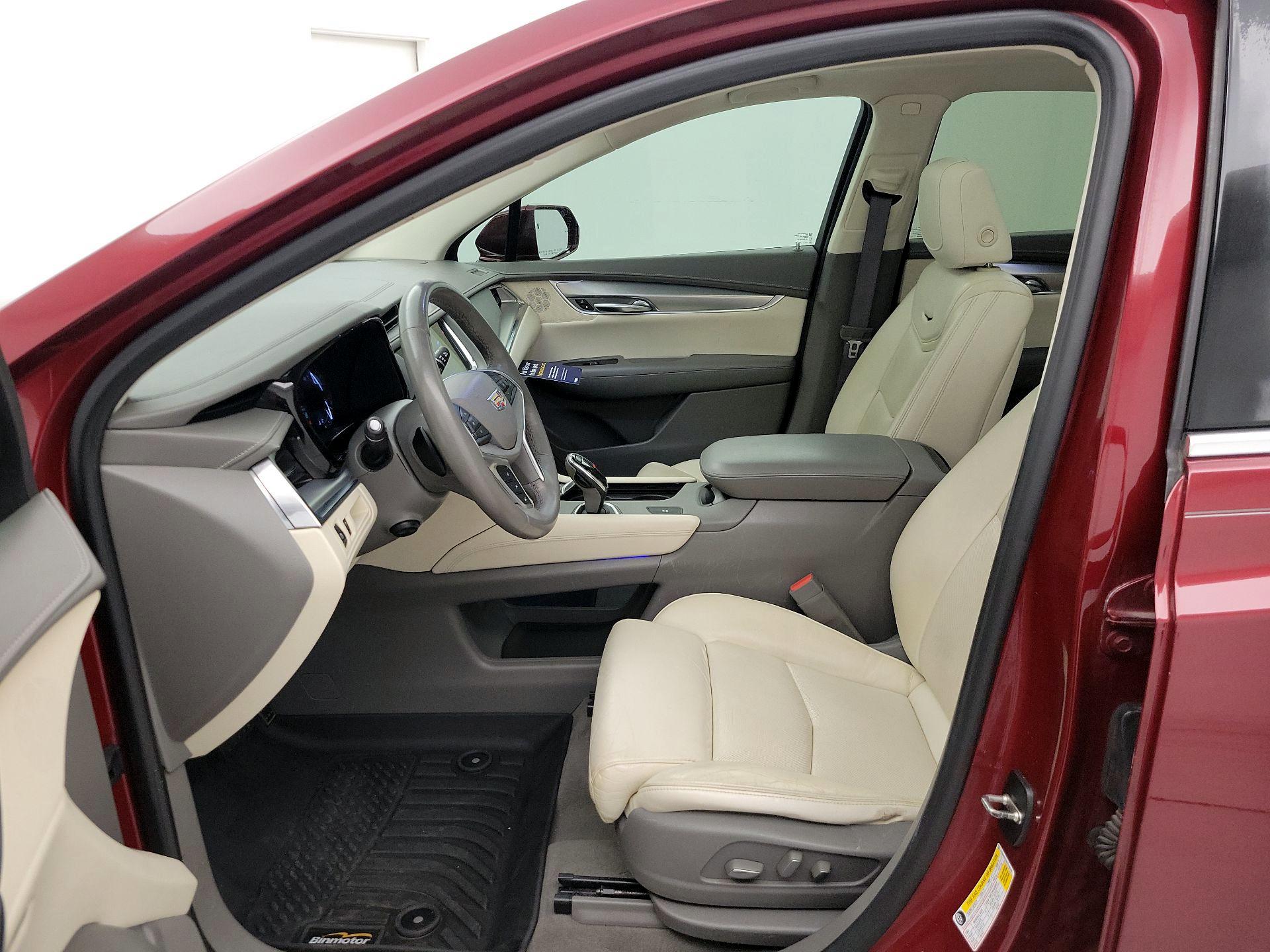 Thumbnail: 2017 Cadillac XT5 - 11