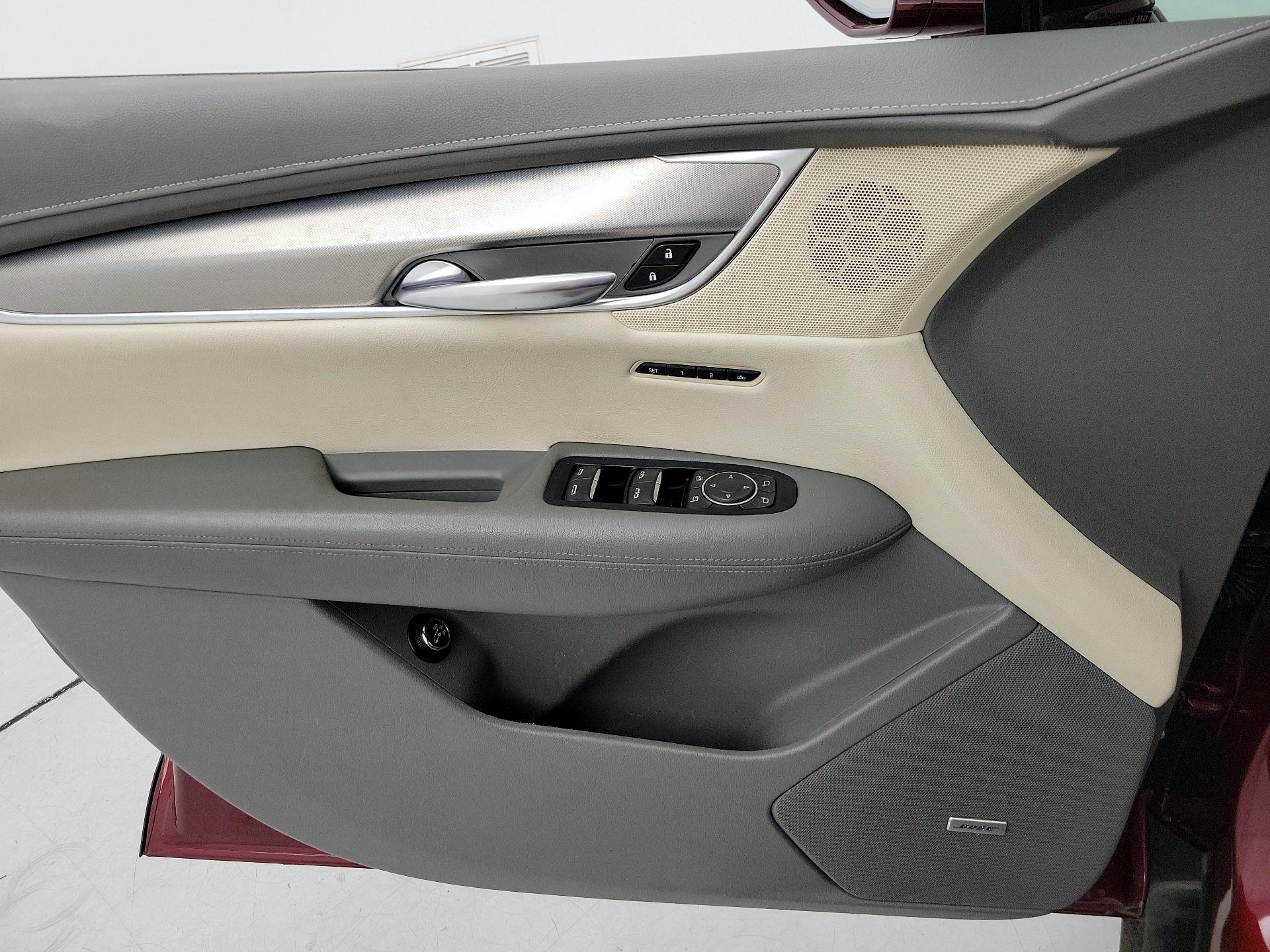 Thumbnail: 2017 Cadillac XT5 - 12