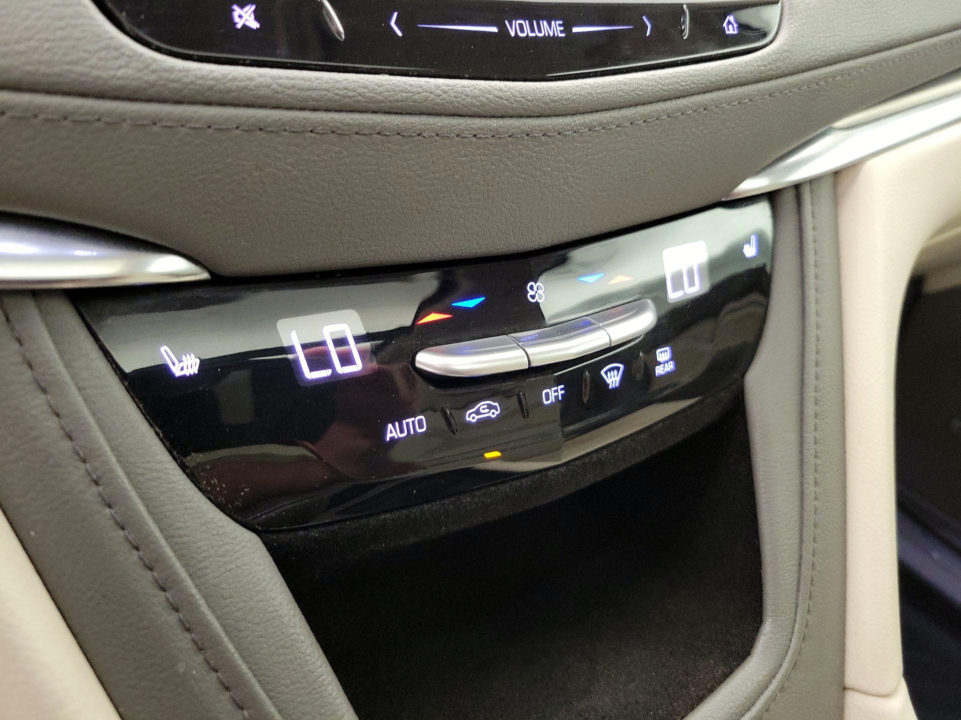 Thumbnail: 2017 Cadillac XT5 - 16