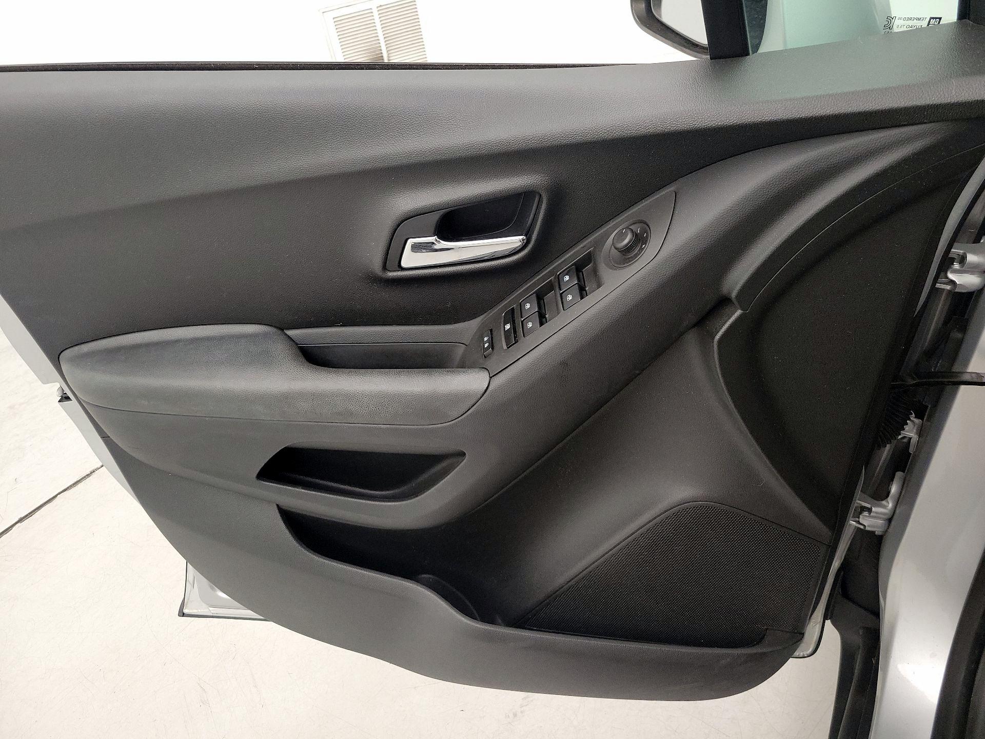 Thumbnail: 2016 Chevrolet Trax - 12