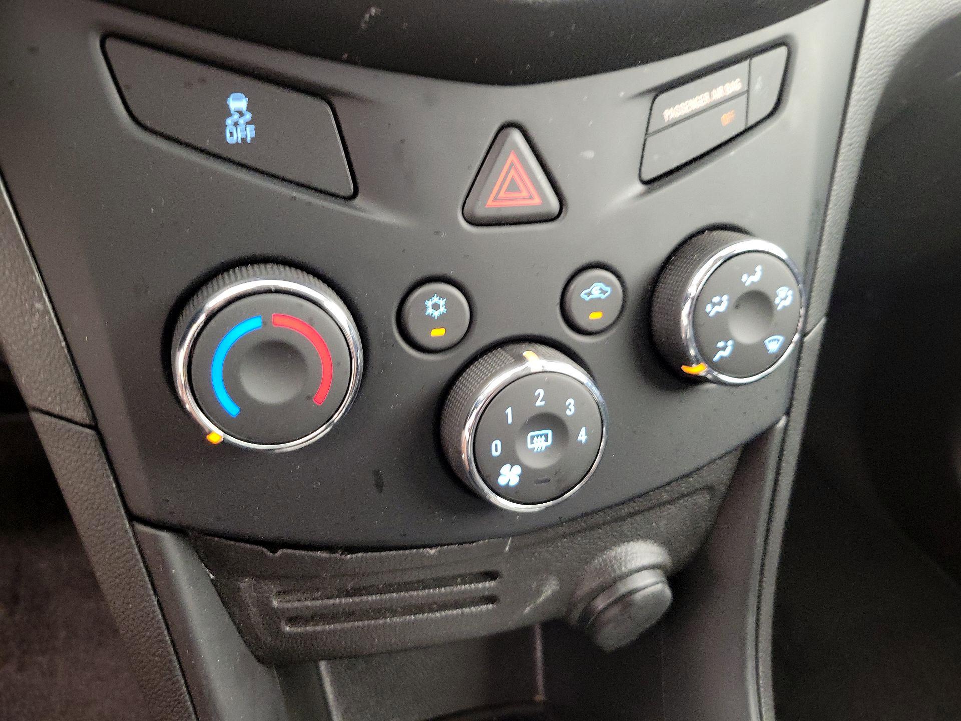 Thumbnail: 2016 Chevrolet Trax - 16
