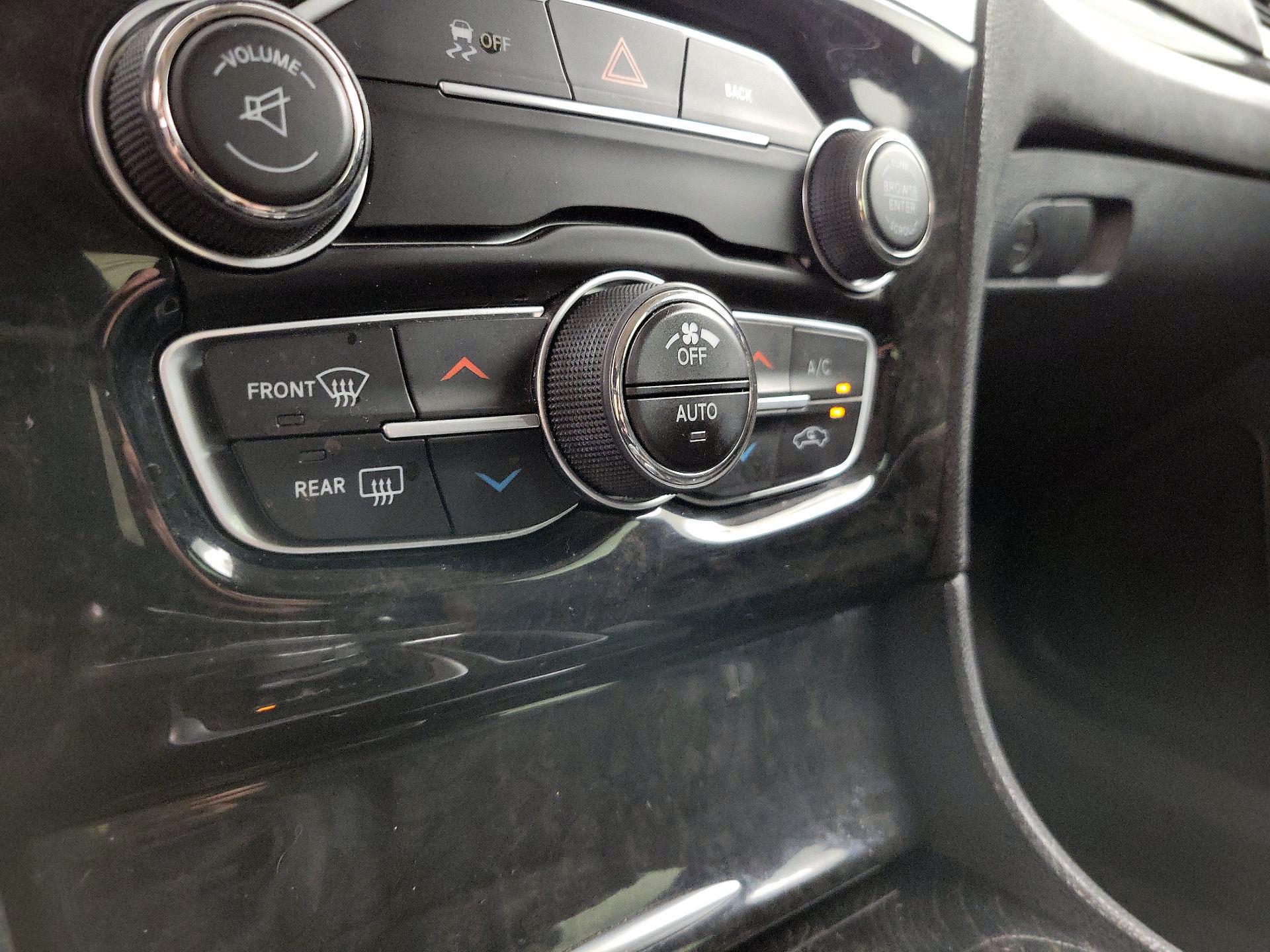 Thumbnail: 2016 Chrysler 300 - 17
