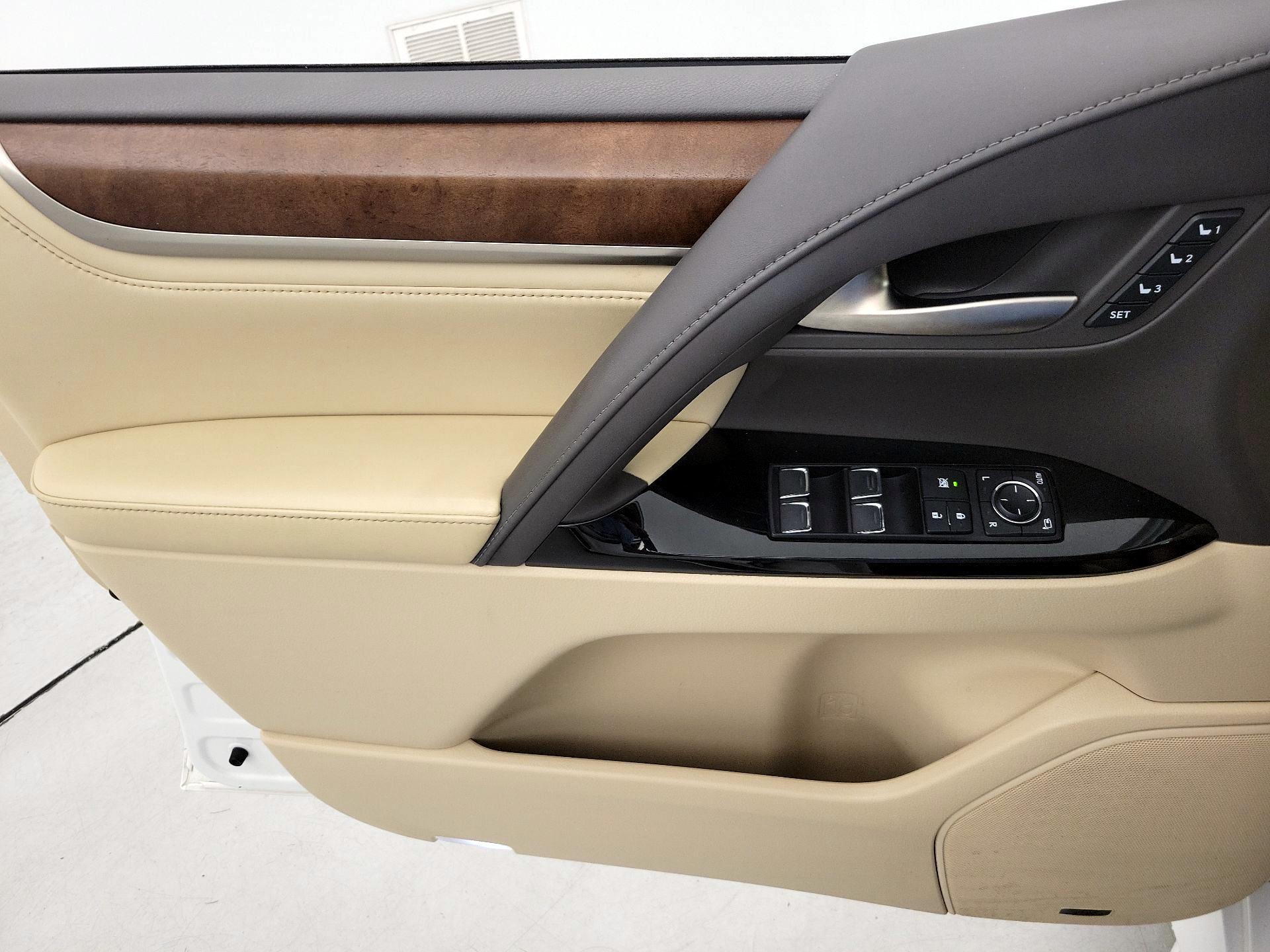 Thumbnail: 2019 Lexus LX - 12
