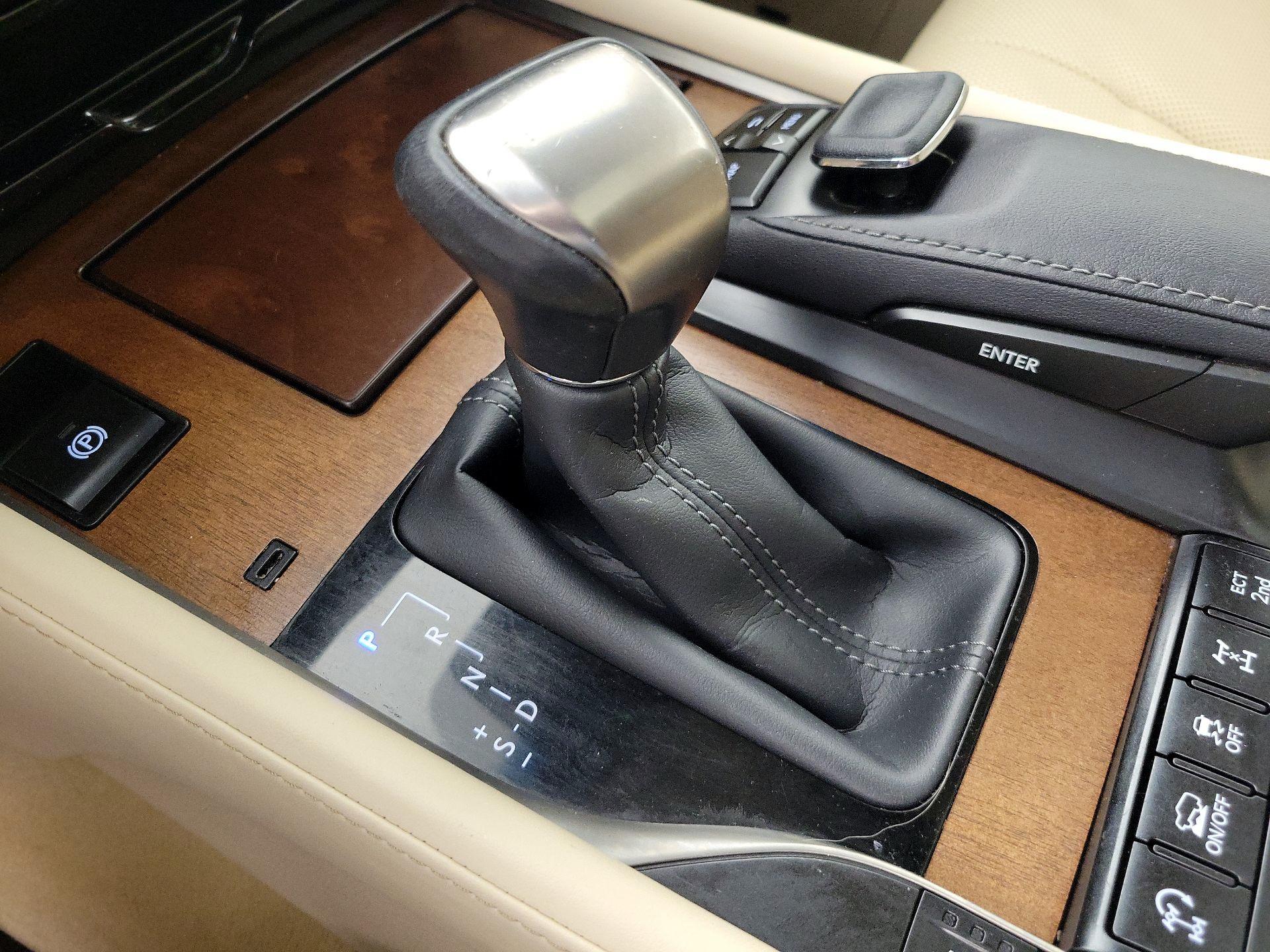 Thumbnail: 2019 Lexus LX - 18