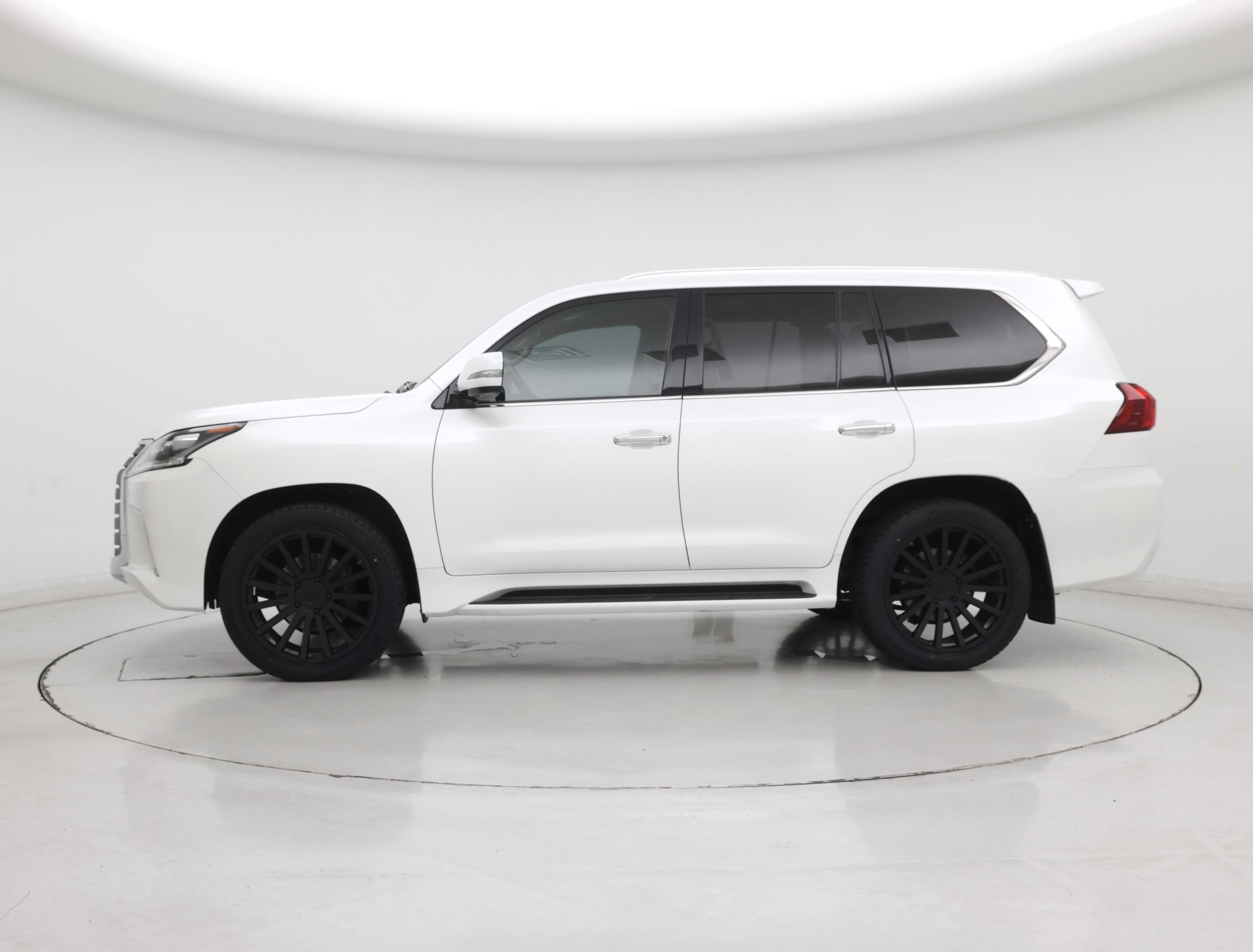 Thumbnail: 2019 Lexus LX - 3