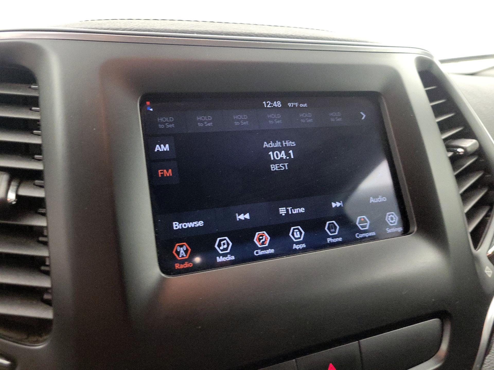Thumbnail: 2019 Jeep Cherokee - 15