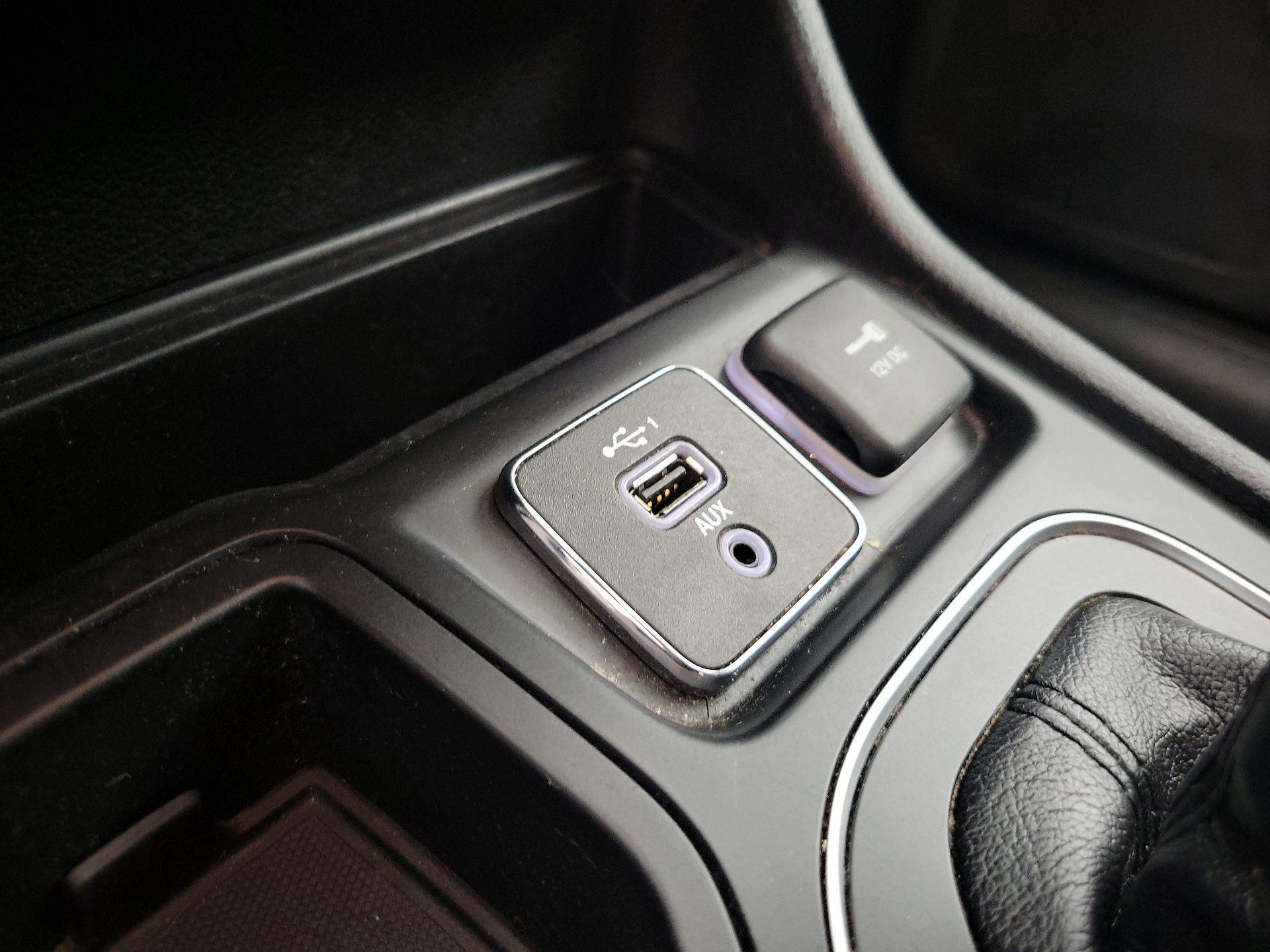 Thumbnail: 2019 Jeep Cherokee - 18