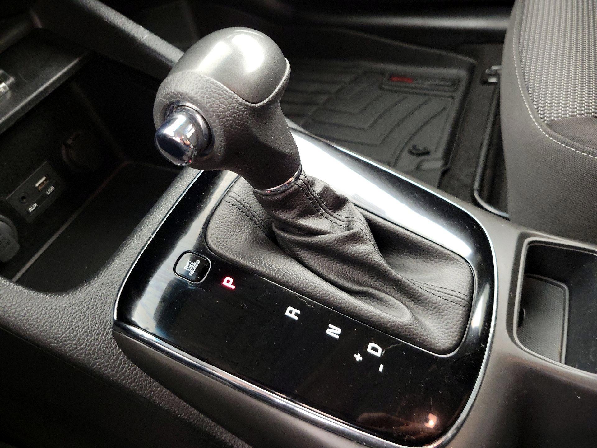 Thumbnail: 2017 Kia Forte - 16