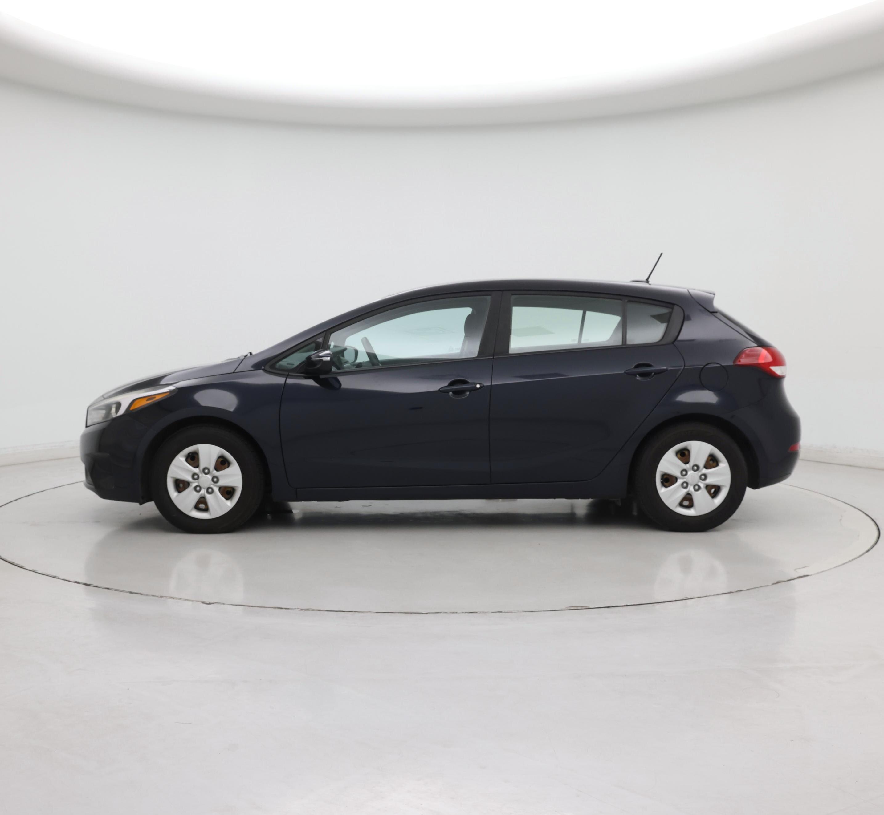 Thumbnail: 2017 Kia Forte - 3