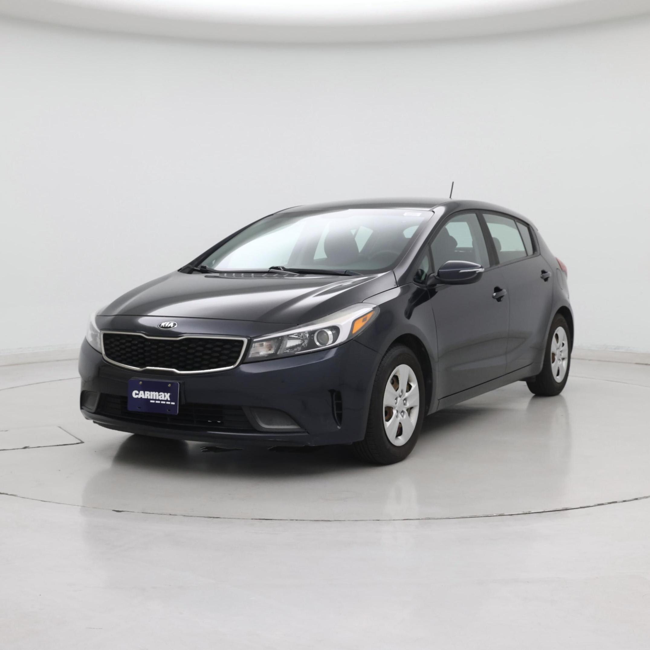 Thumbnail: 2017 Kia Forte - 4