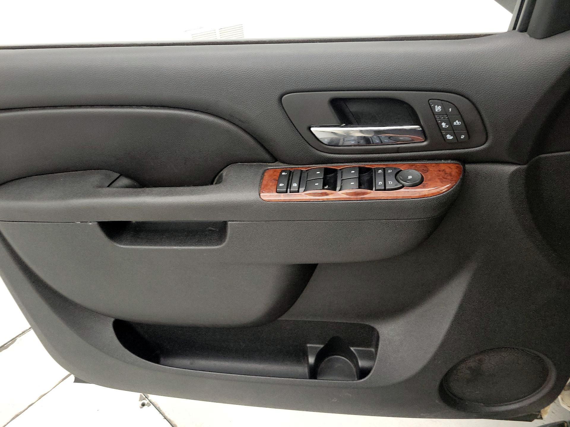 Thumbnail: 2013 Chevrolet Avalanche 1500 - 12