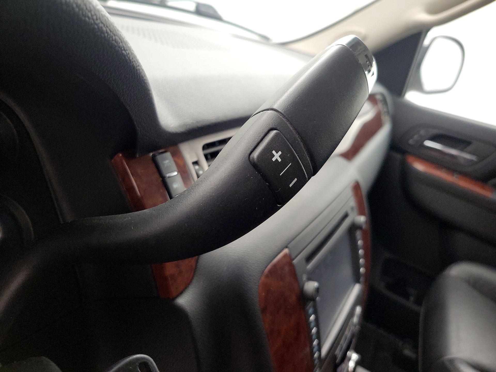Thumbnail: 2013 Chevrolet Avalanche 1500 - 18