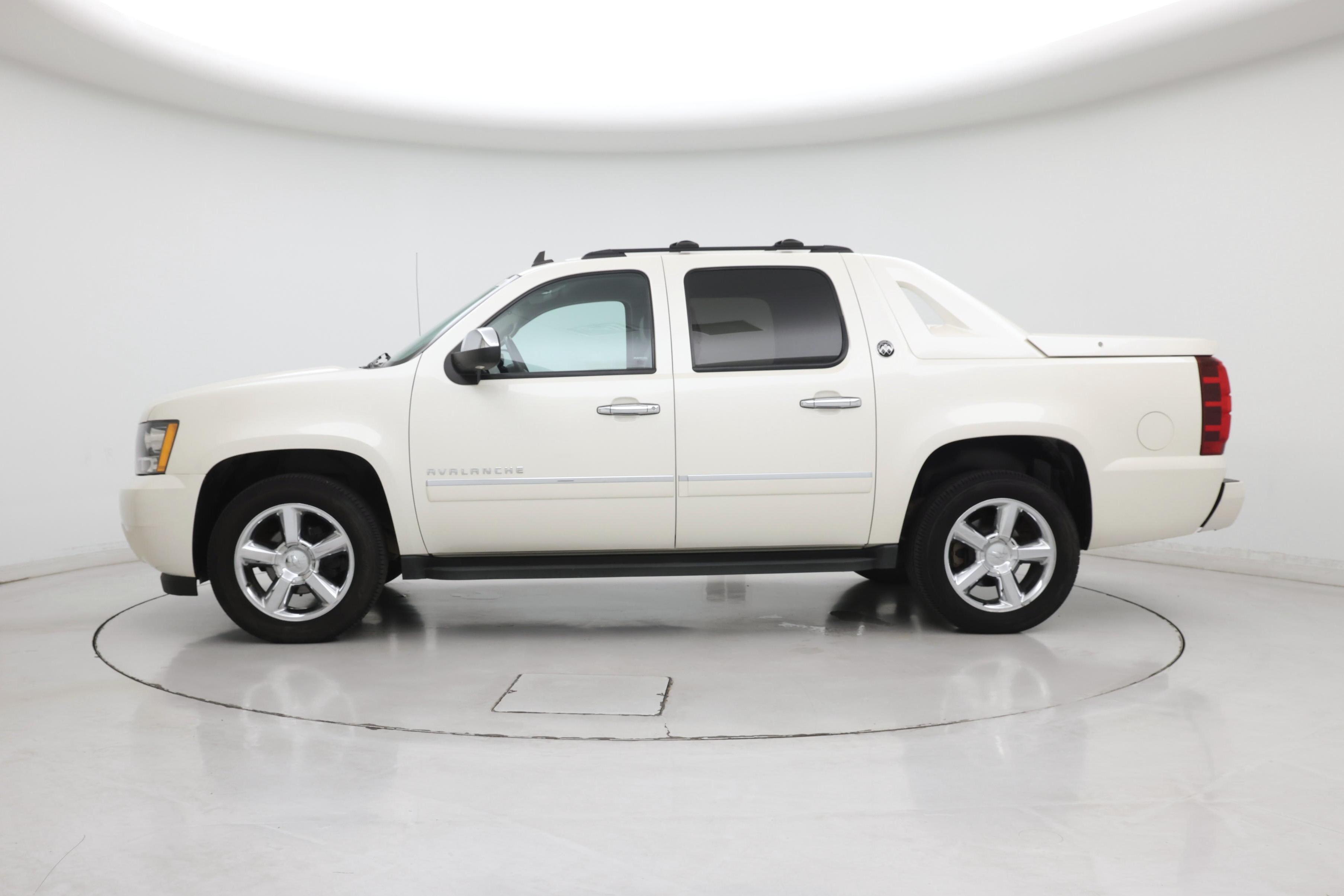 Thumbnail: 2013 Chevrolet Avalanche 1500 - 3