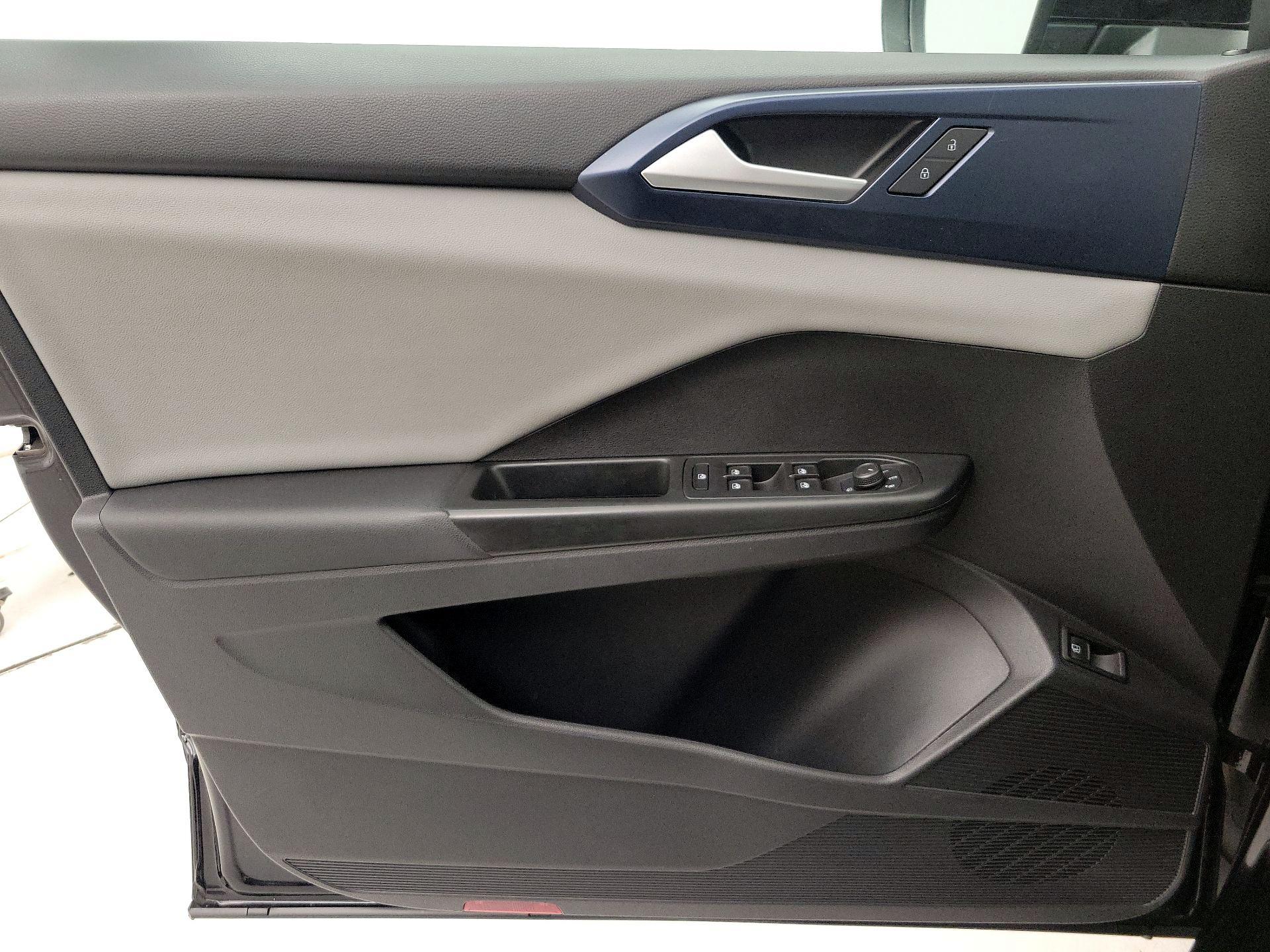 Thumbnail: 2022 Volkswagen Taos - 12