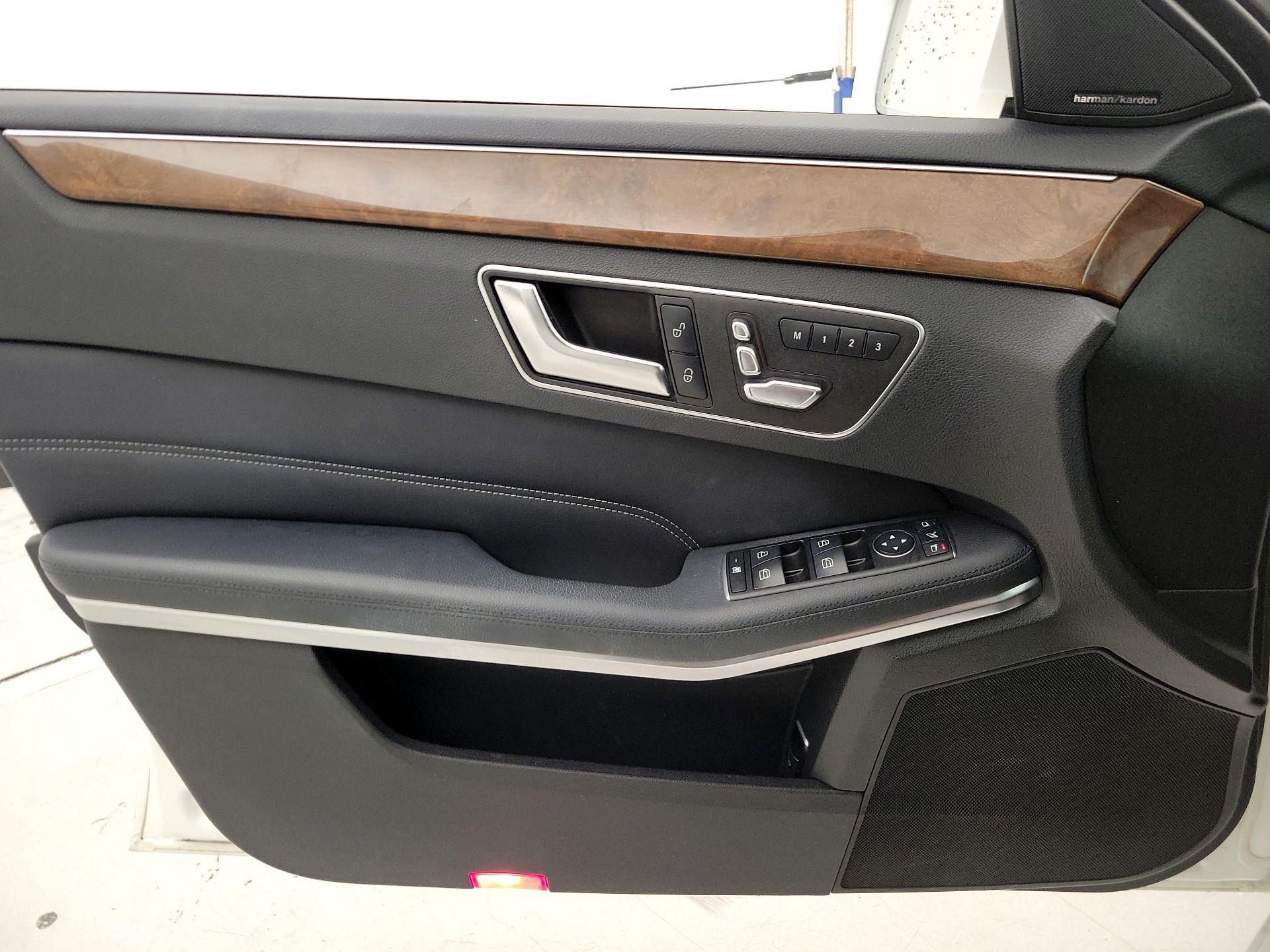 Thumbnail: 2016 Mercedes-Benz E-Class - 12