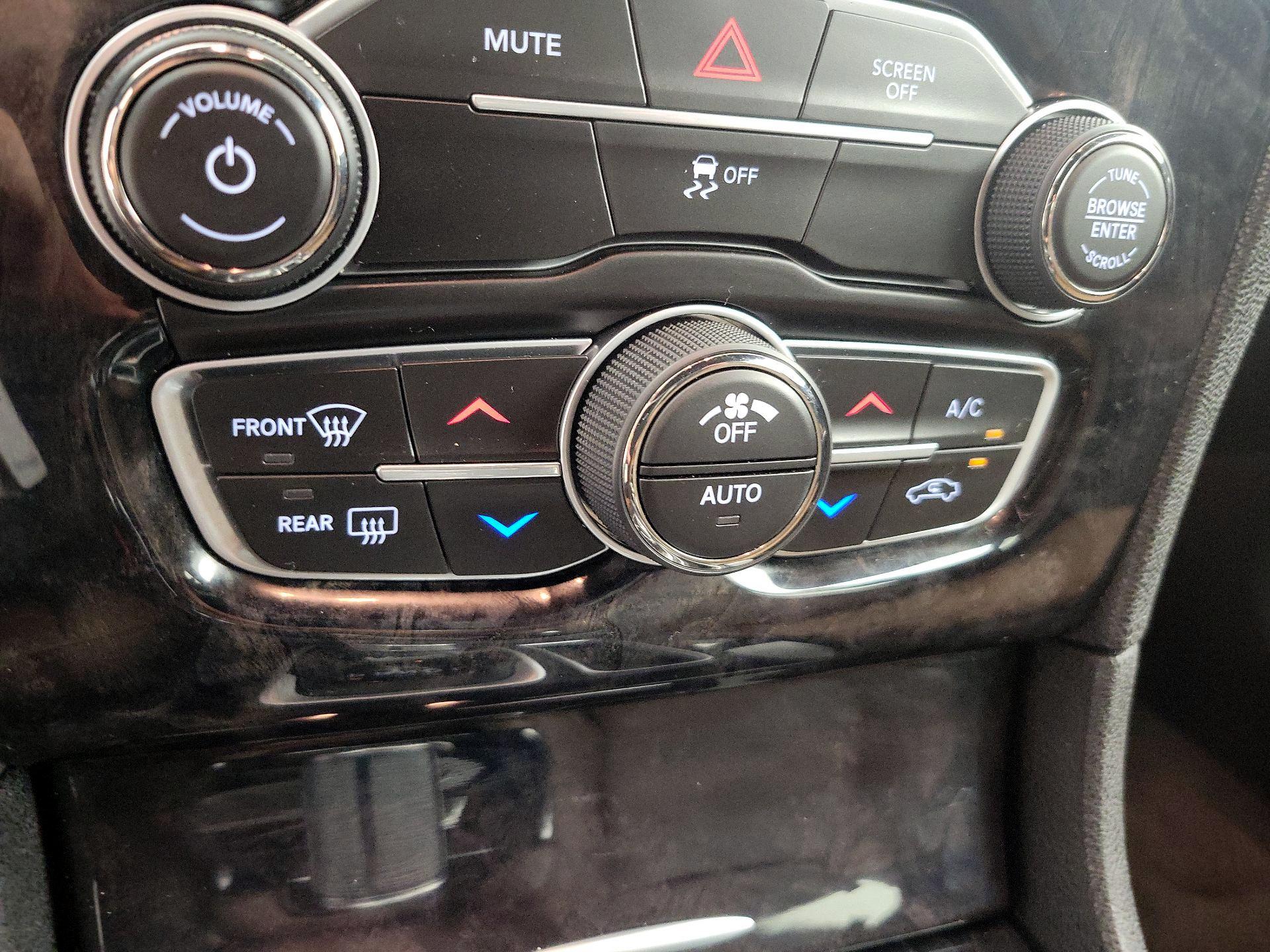 Thumbnail: 2018 Chrysler 300 - 17