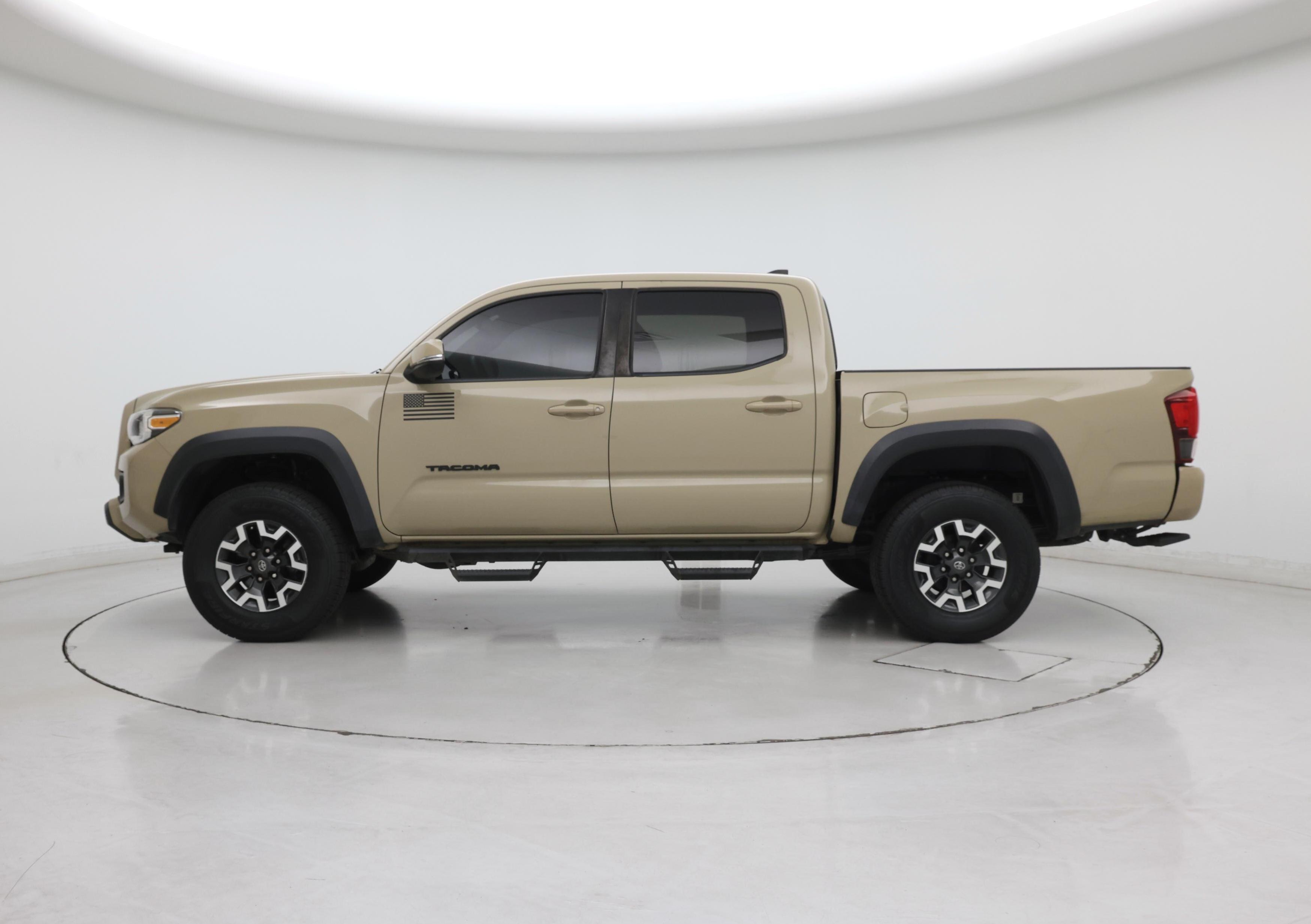 Thumbnail: 2019 Toyota Tacoma - 3