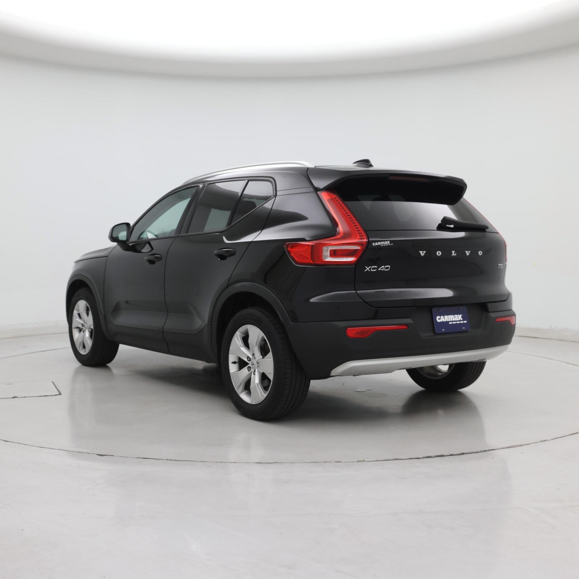 Thumbnail: 2022 Volvo XC40 - 2