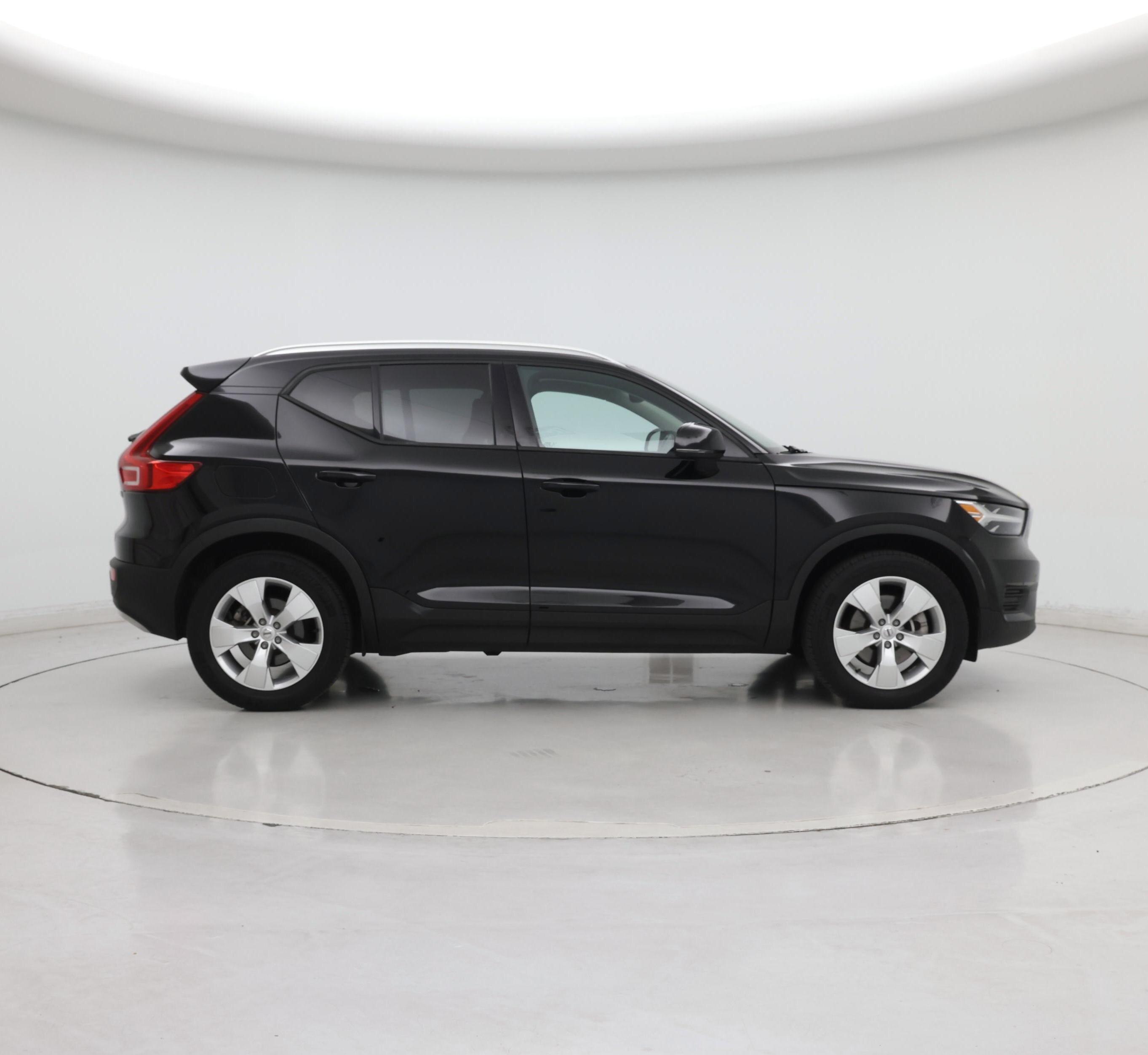 Thumbnail: 2022 Volvo XC40 - 7