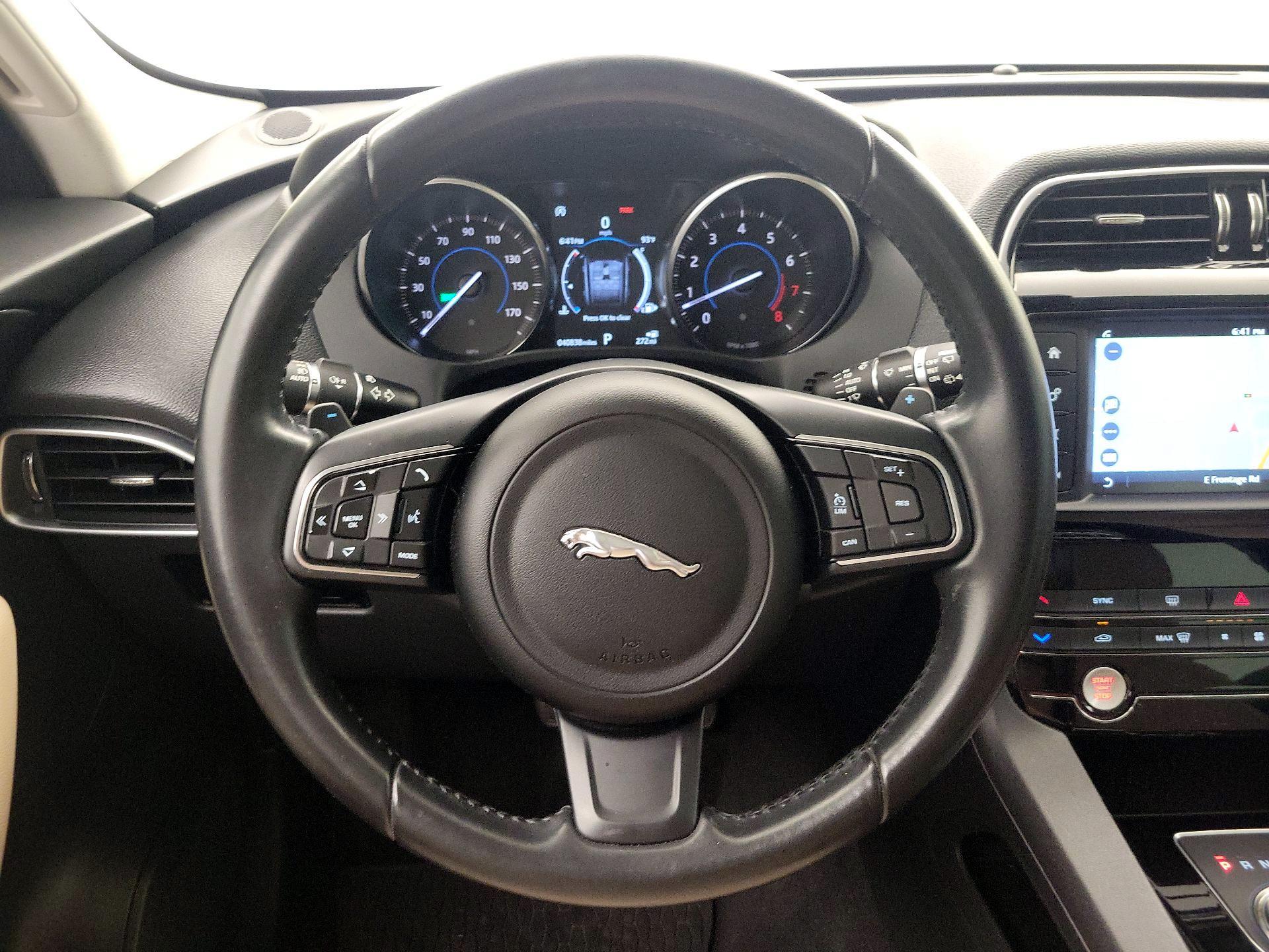 Thumbnail: 2018 Jaguar F-Pace - 10