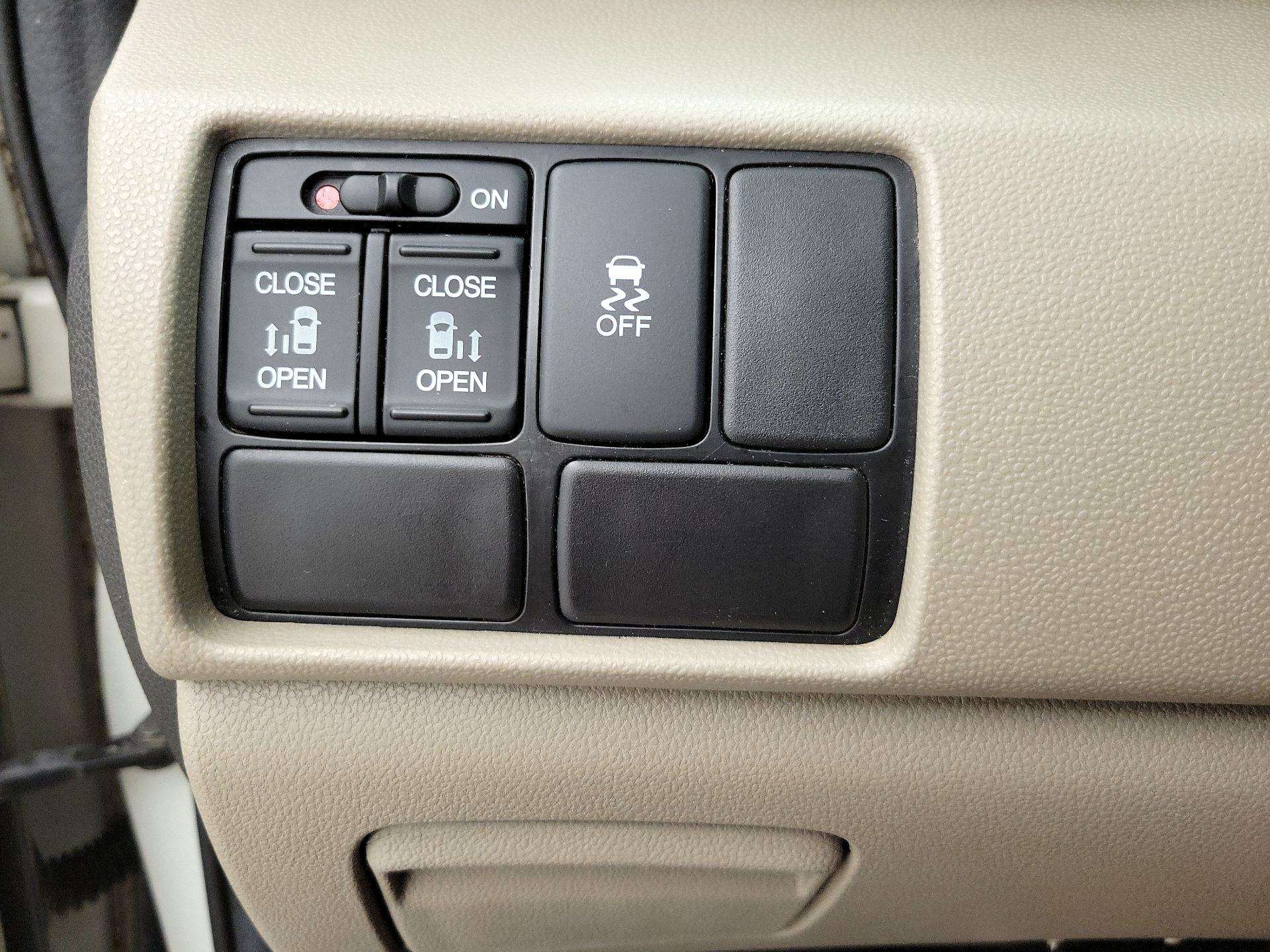 Thumbnail: 2014 Honda Odyssey - 13