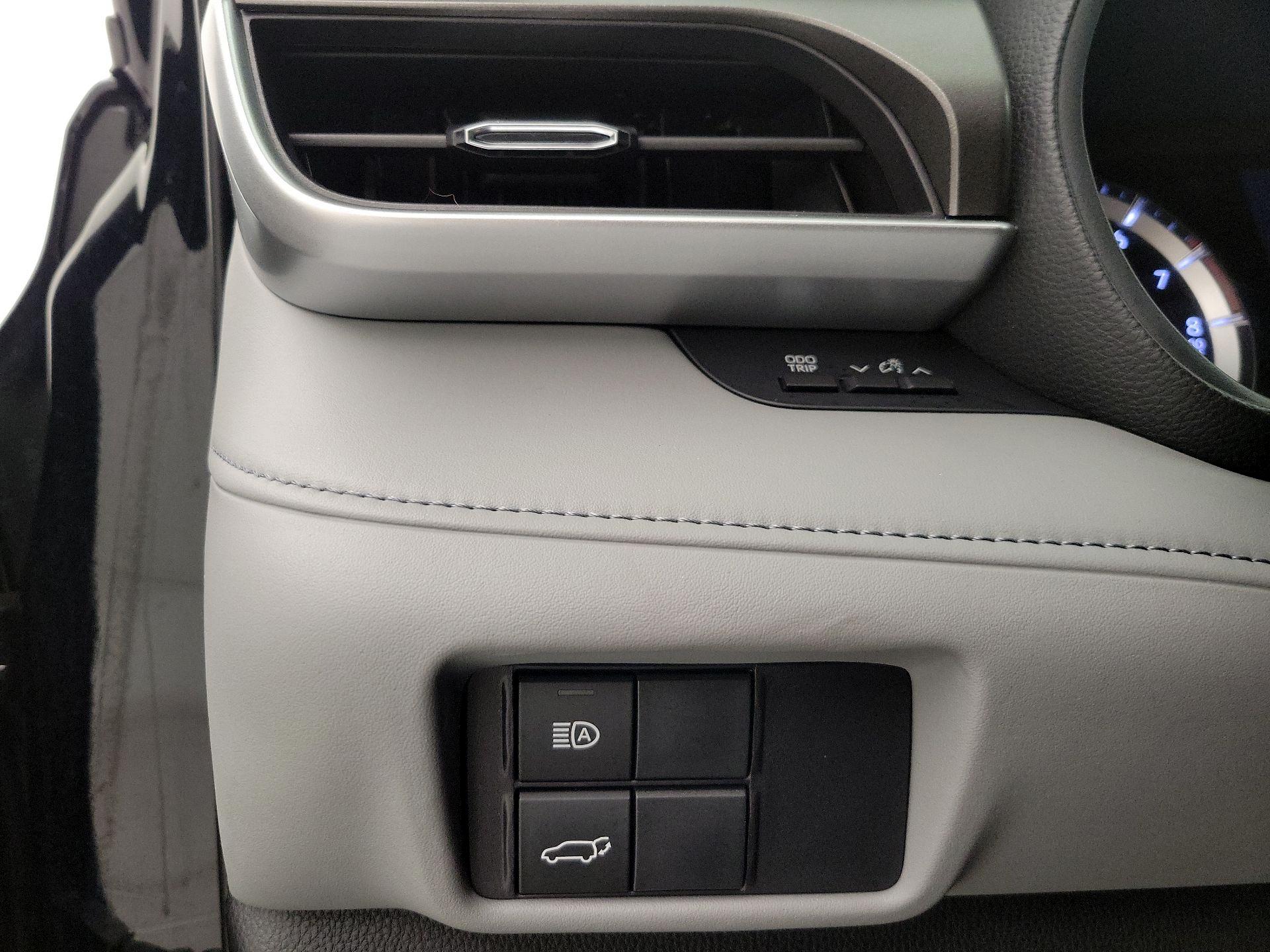 Thumbnail: 2020 Toyota Highlander - 13