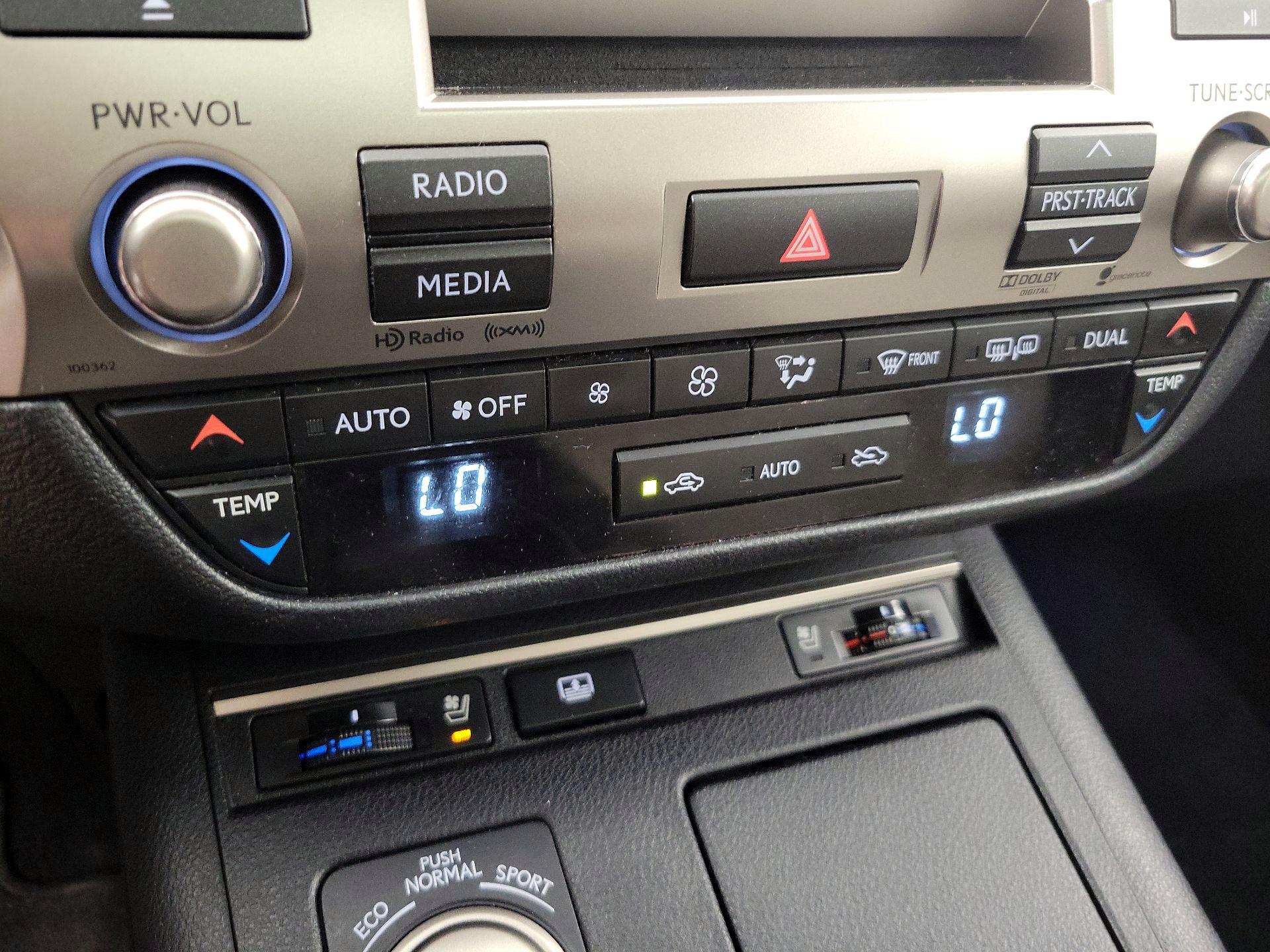 Thumbnail: 2014 Lexus ES - 16