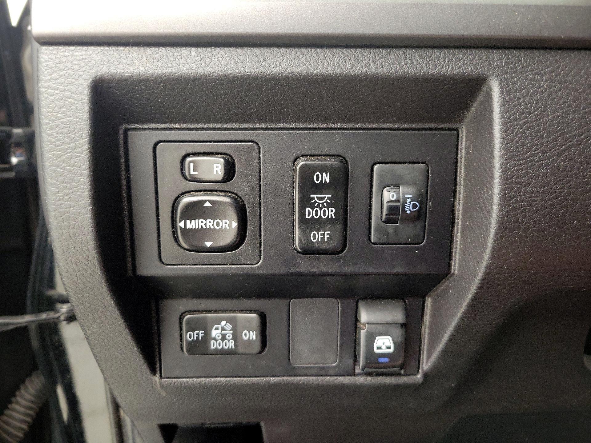 Thumbnail: 2016 Toyota Tundra - 13