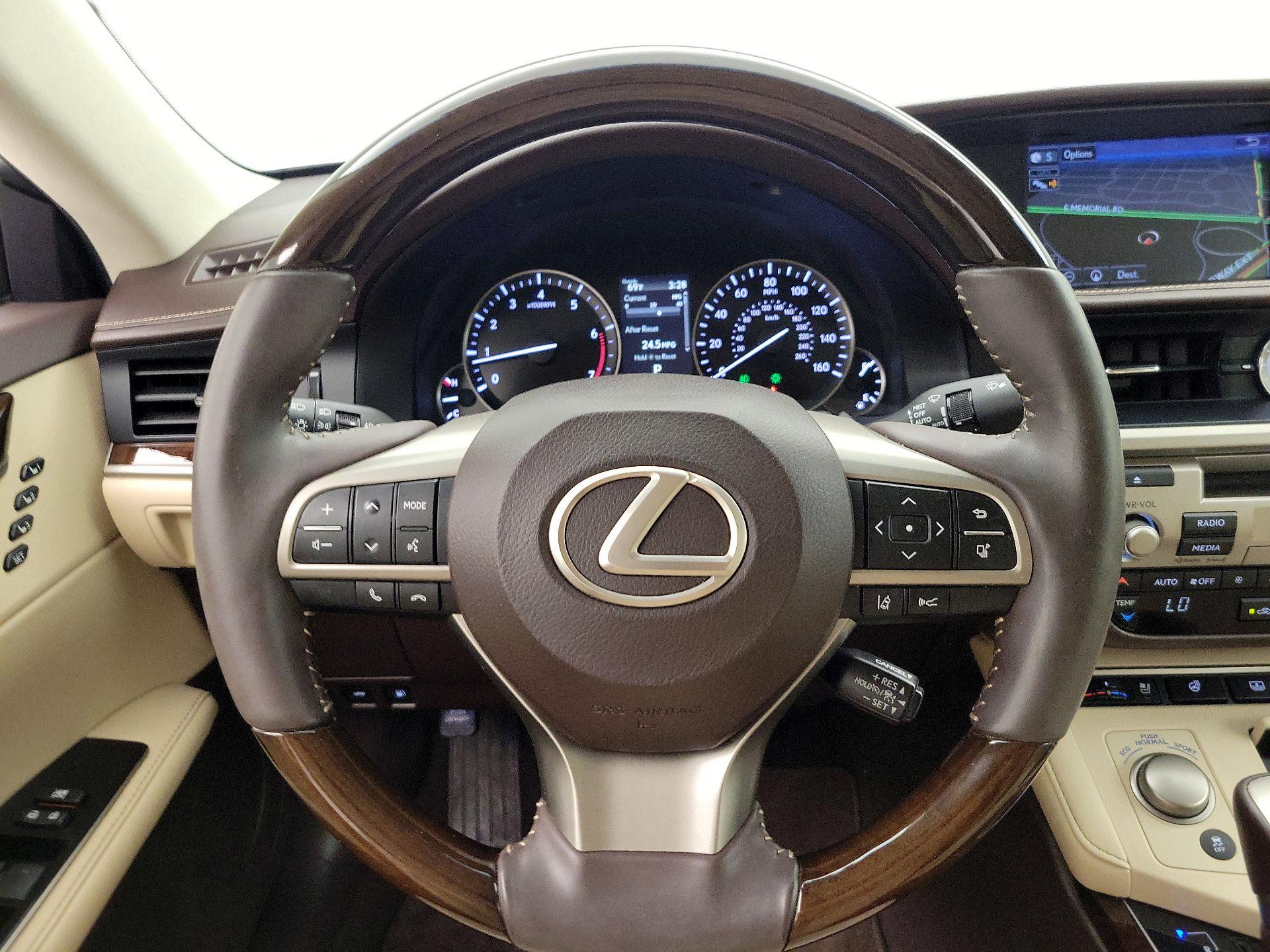 Thumbnail: 2016 Lexus ES - 10