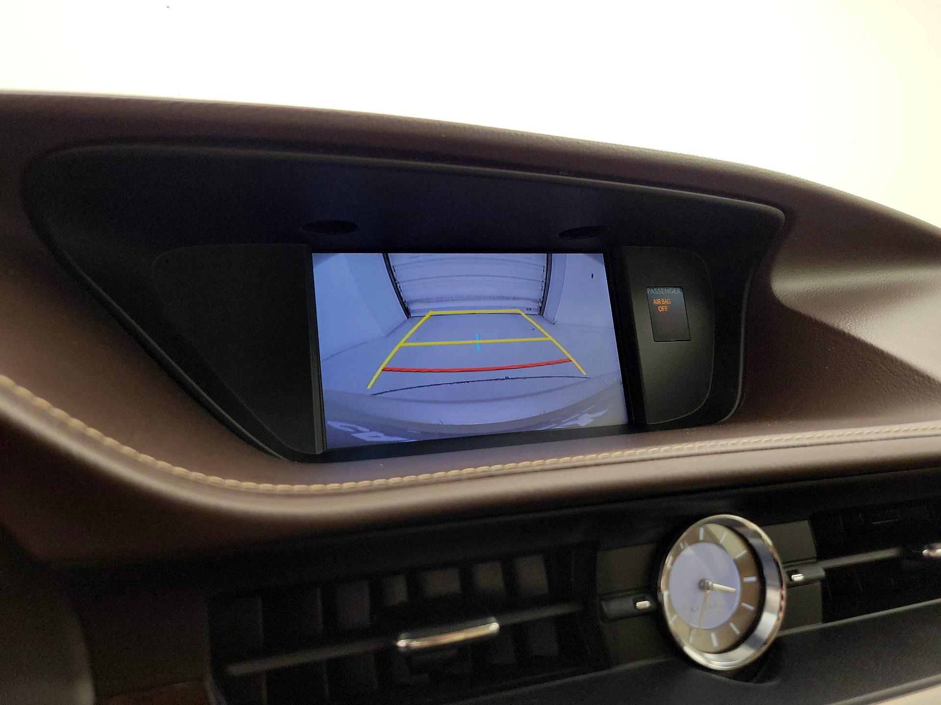 Thumbnail: 2016 Lexus ES - 15