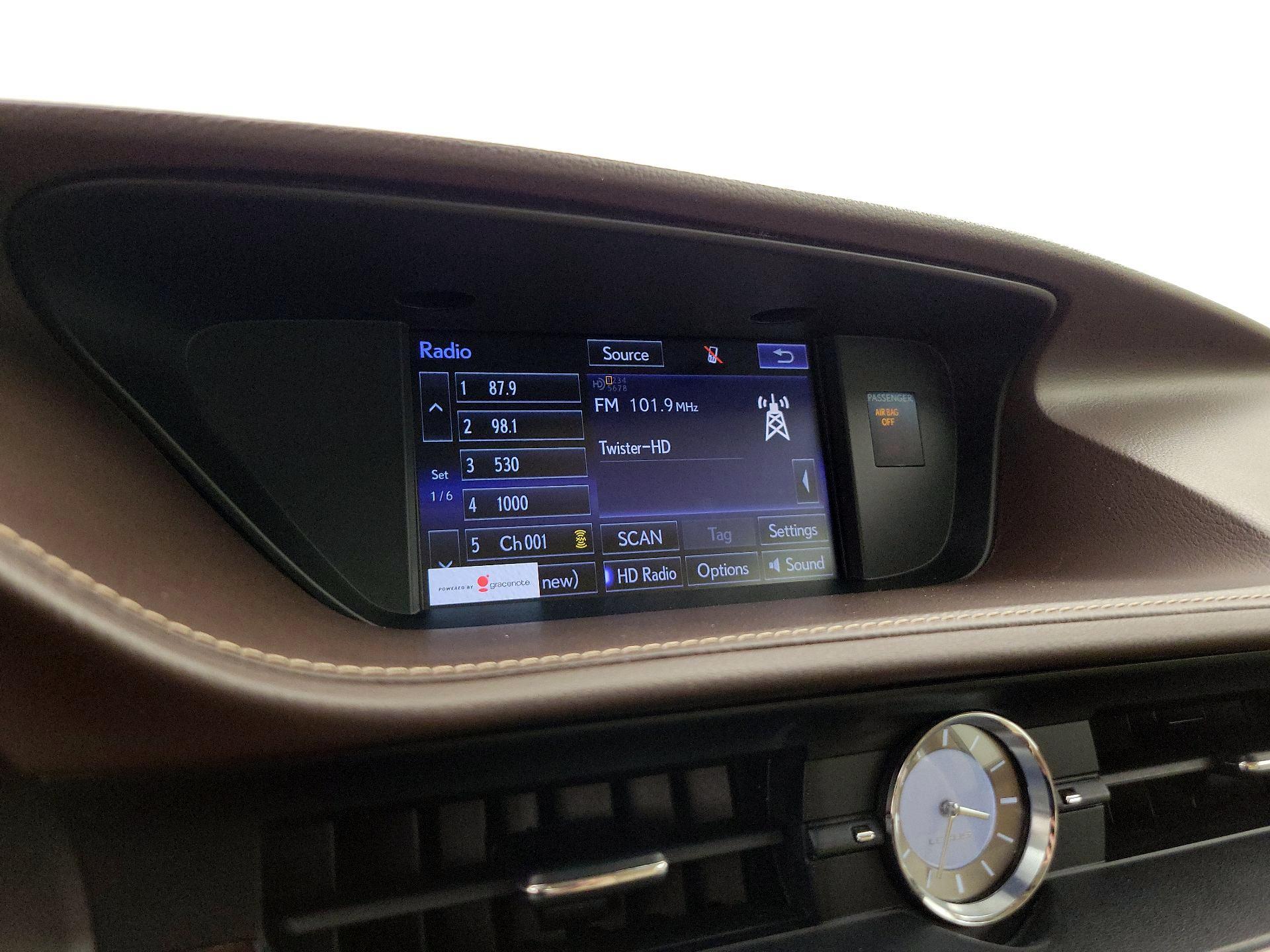 Thumbnail: 2016 Lexus ES - 16