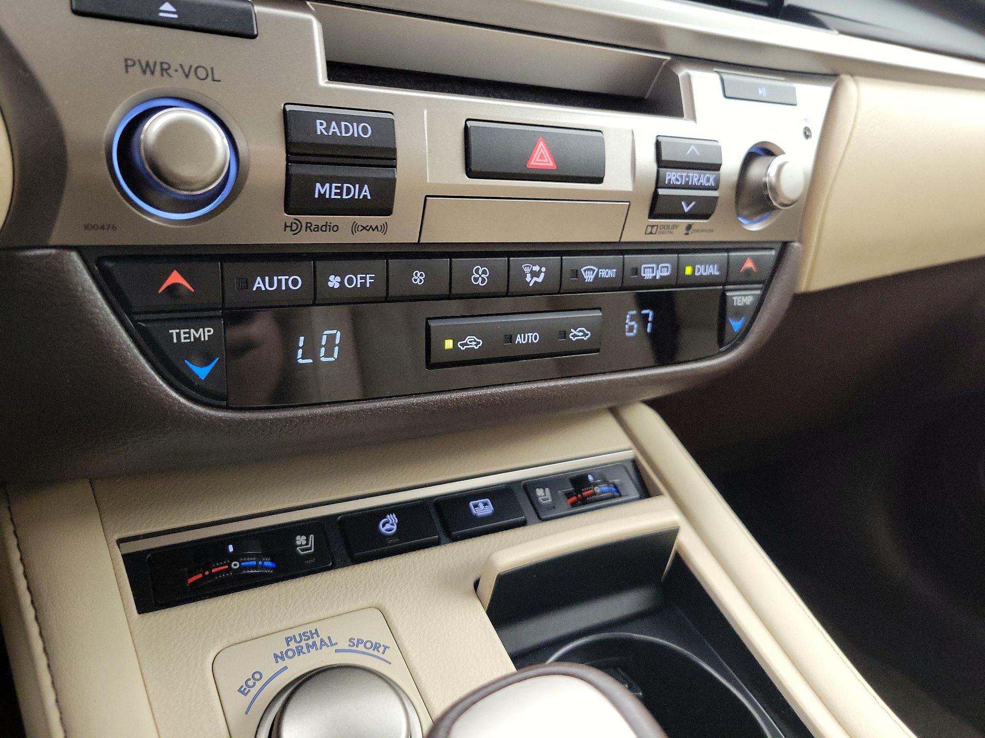 Thumbnail: 2016 Lexus ES - 17