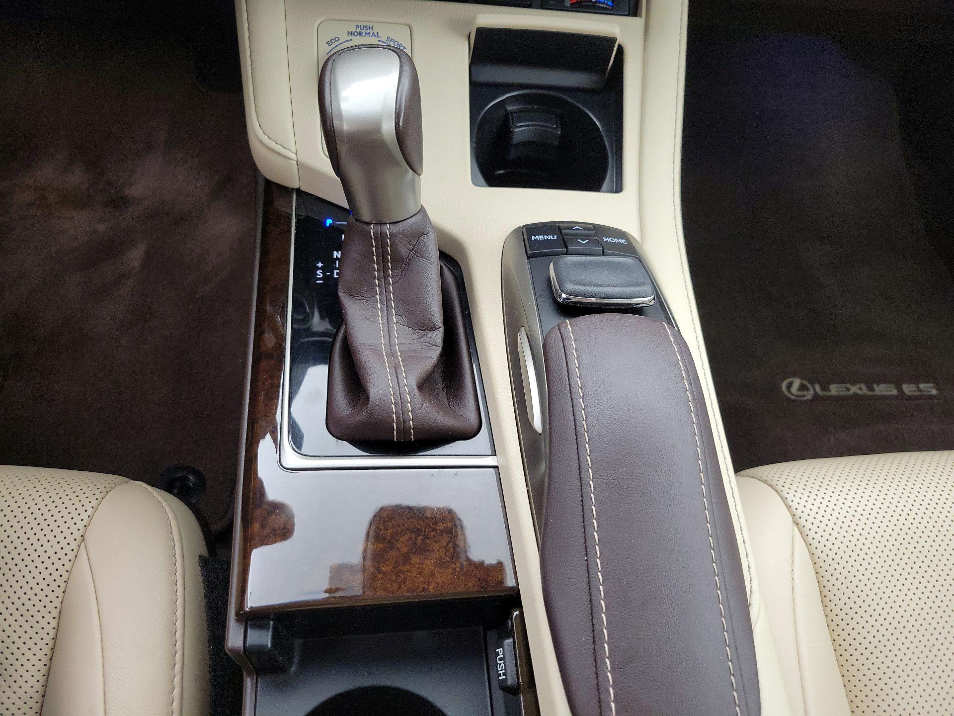 Thumbnail: 2016 Lexus ES - 18