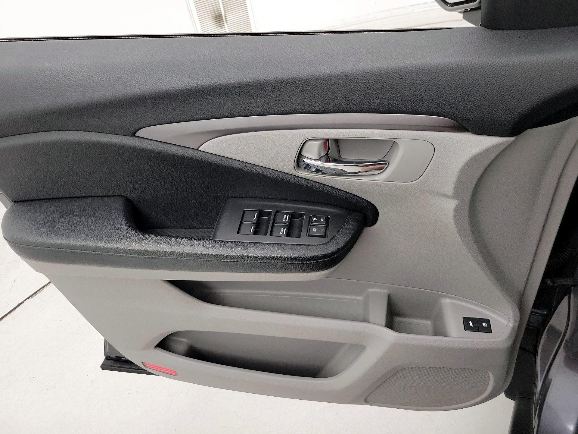 Thumbnail: 2016 Honda Pilot - 12