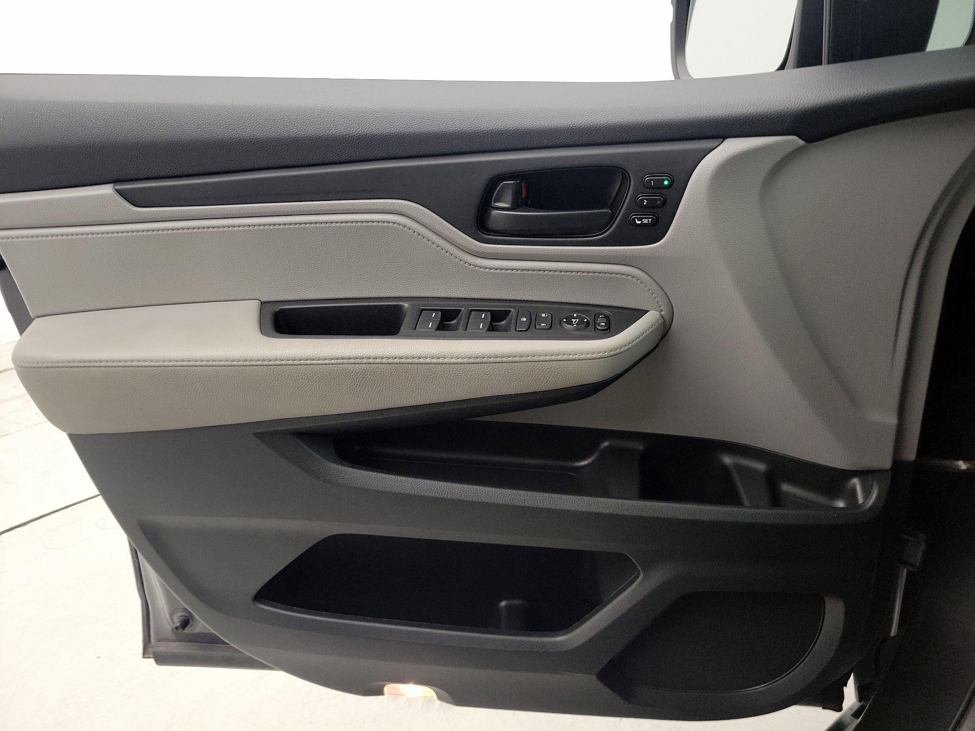 Thumbnail: 2019 Honda Odyssey - 12