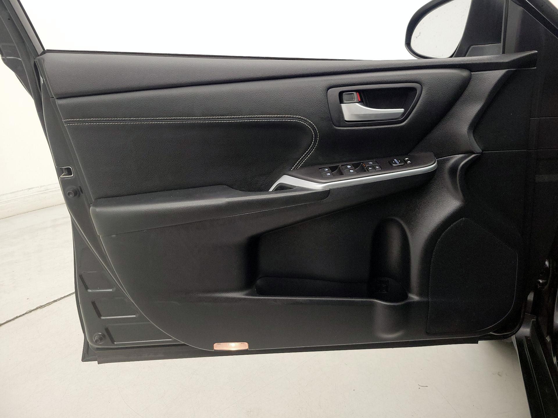 Thumbnail: 2015 Toyota Camry - 12